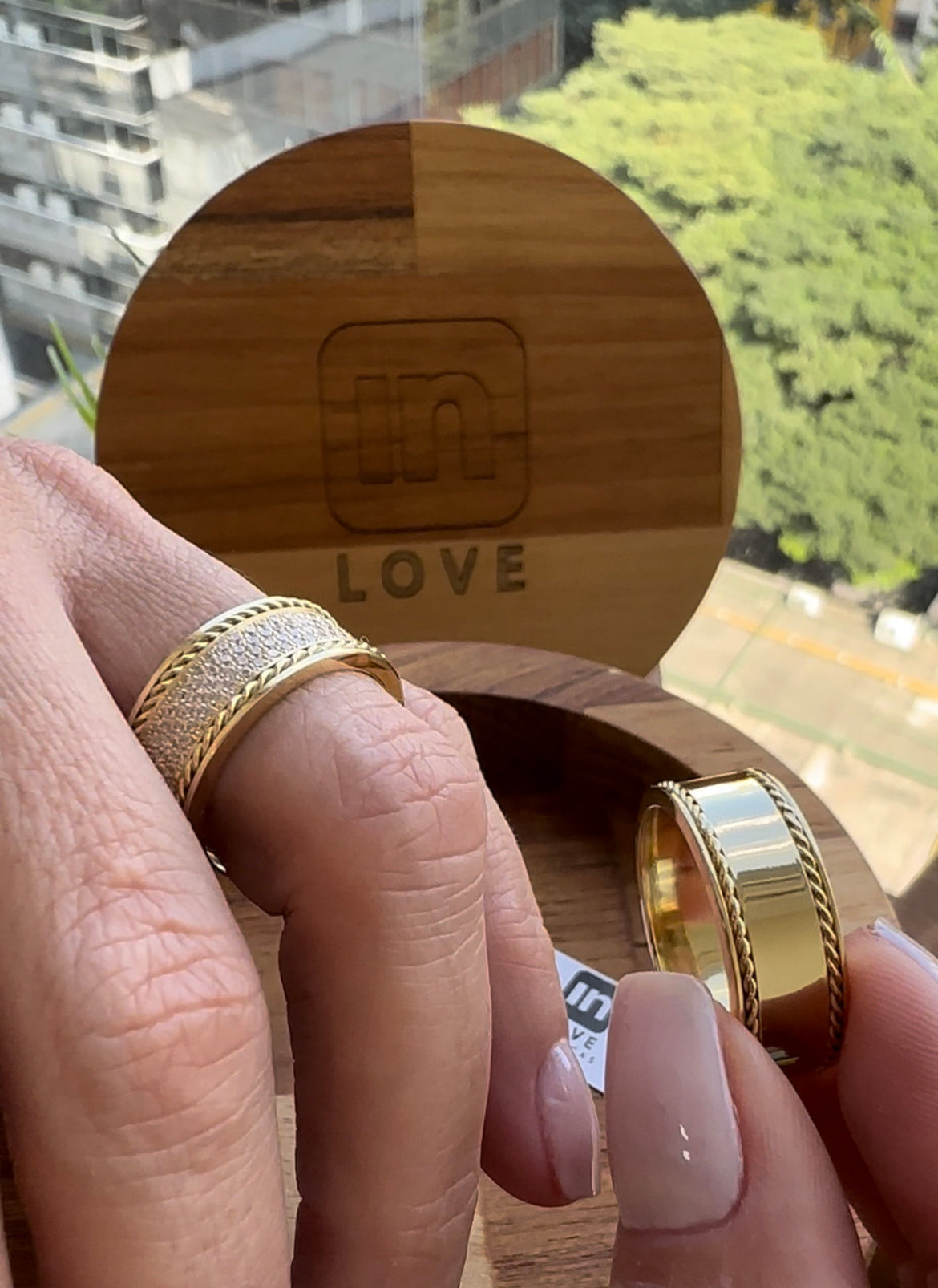 Alianças de Casamento em Ouro 18k - Modelo Sunshine | 8mm | 12x R$1.523,33