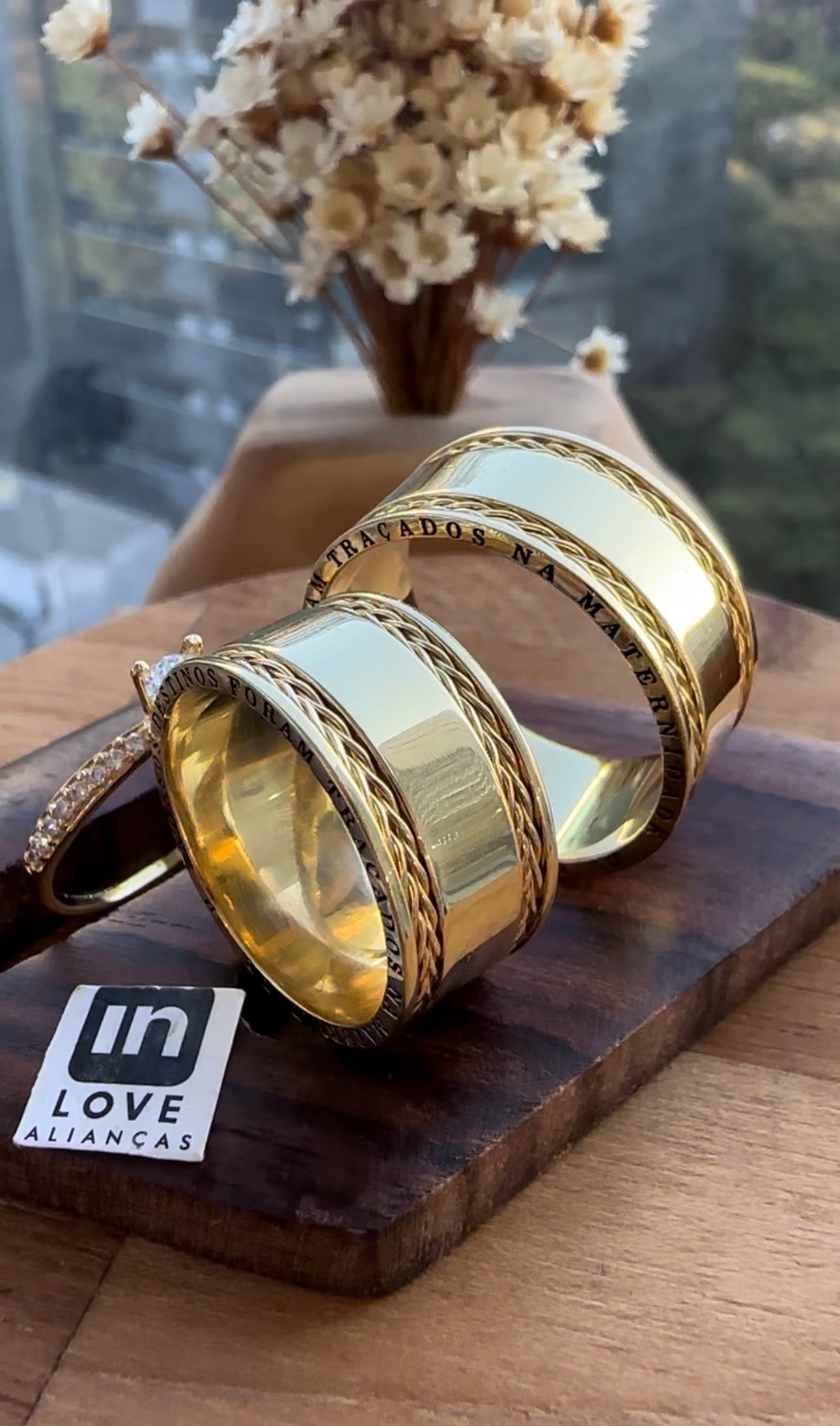 Alianças de Casamento em Ouro 18k - Modelo Pra Sempre | 10mm | 12x R$1.665