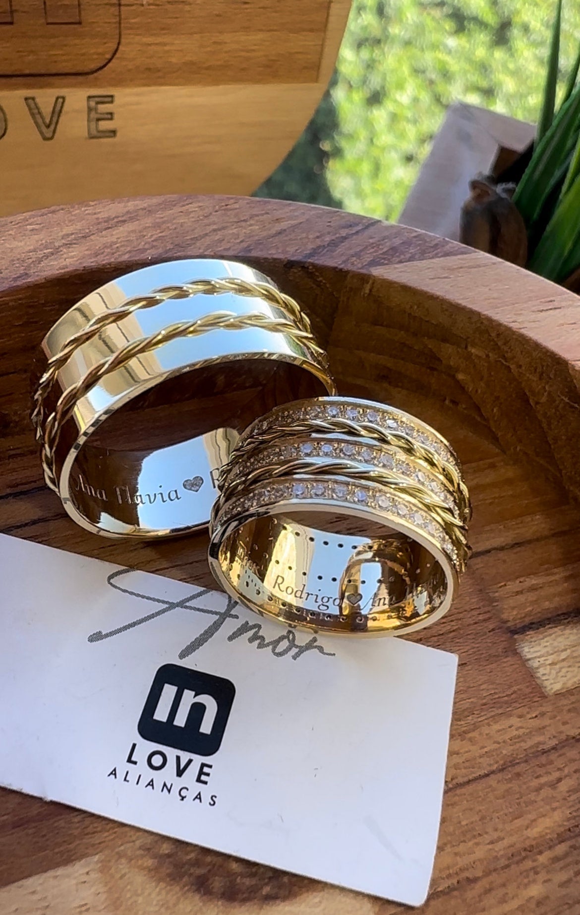 Alianças de Casamento em Ouro 18k - Modelo Momentos | 10mm | 12x R$1.606,66