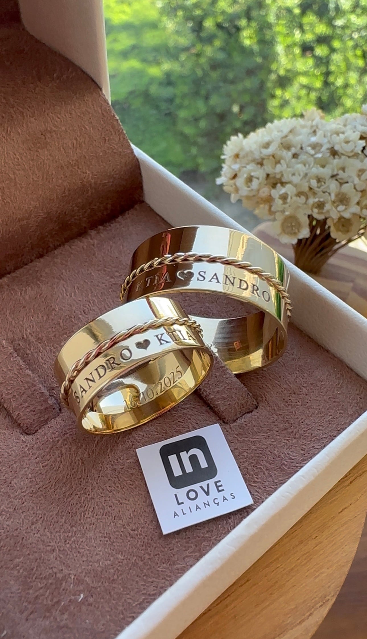 Alianças de Casamento em Ouro 18k - Modelo Encantado | 10mm | 12x R$832.5