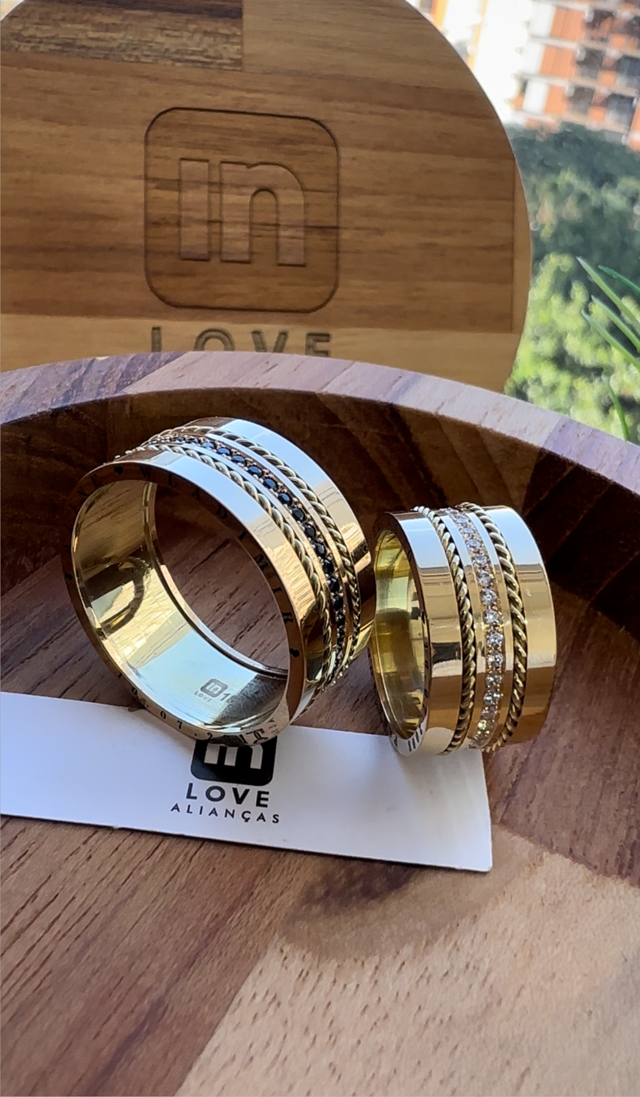Alianças de Casamento em Ouro 18k - Modelo Bem Que Se Quis | 10mm | 12x R$1.723,33