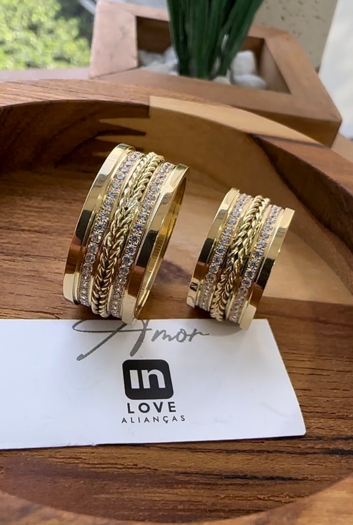 Alianças de Casamento em Ouro 18k - Modelo Nosso Santo Bateu White | 10mm | 12x R$1.723,33
