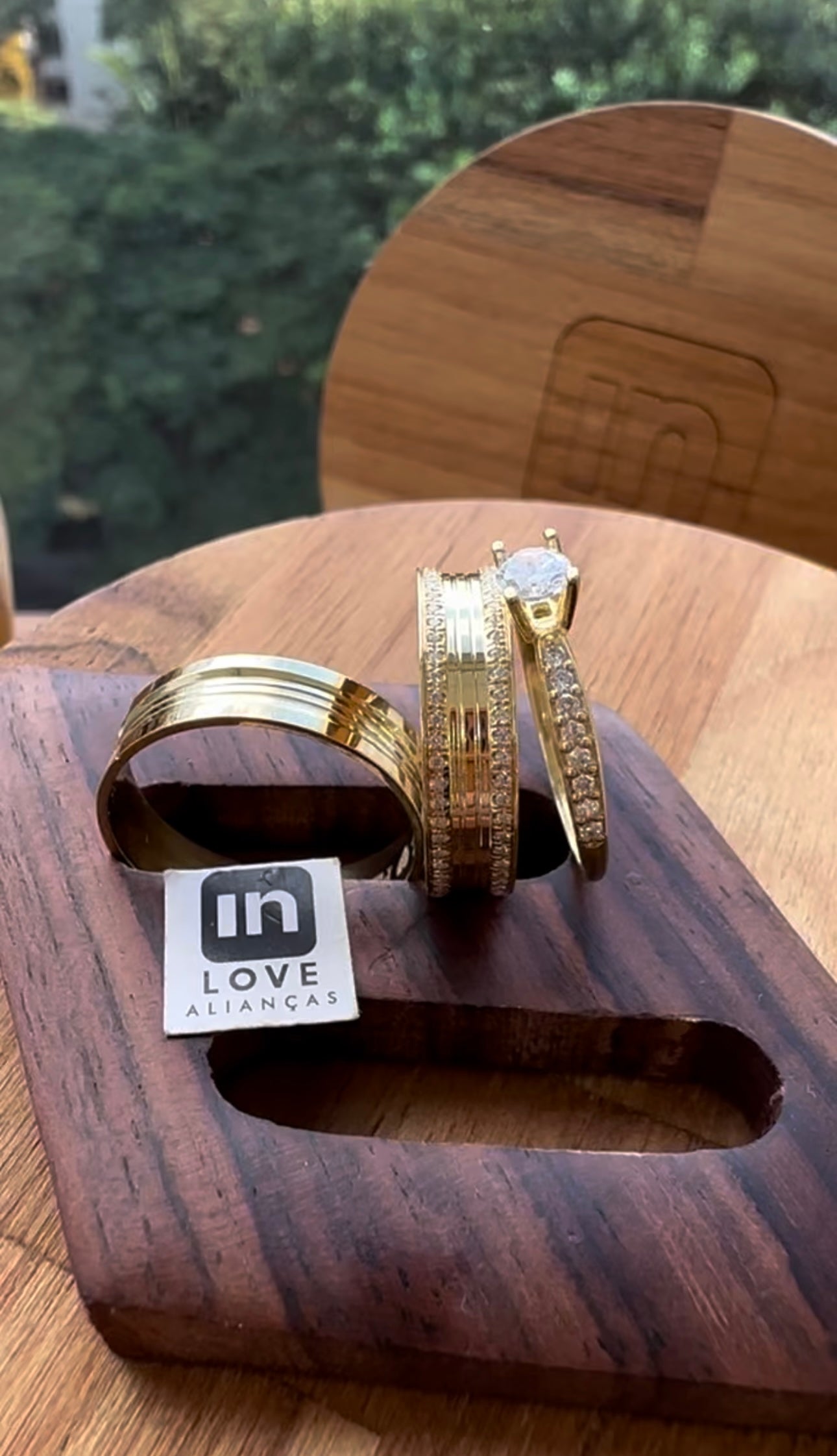 Alianças de Casamento em Ouro 18k - Modelo Paraíso | 5mm | 12x R$333