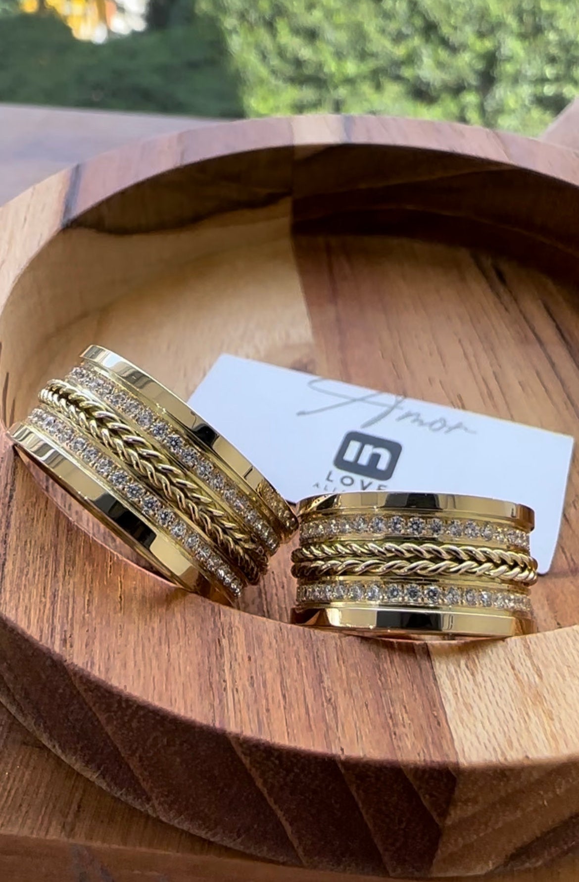 Alianças de Casamento em Ouro 18k - Modelo Nosso Santo Bateu White | 10mm | 12x R$1.765
