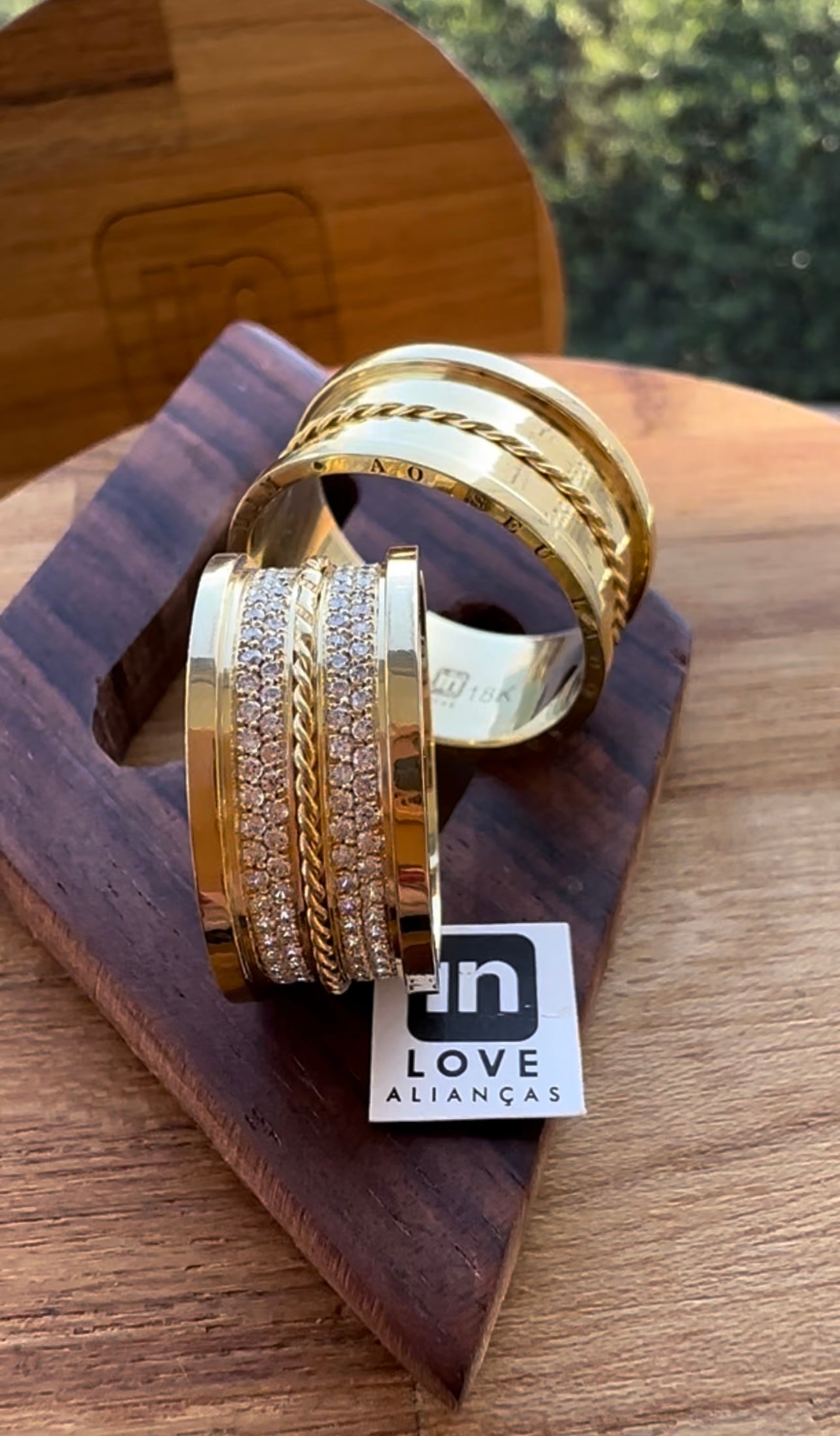 Alianças de Casamento em Ouro 18k - Modelo Desejo | 10mm | 12x R$1.241.66