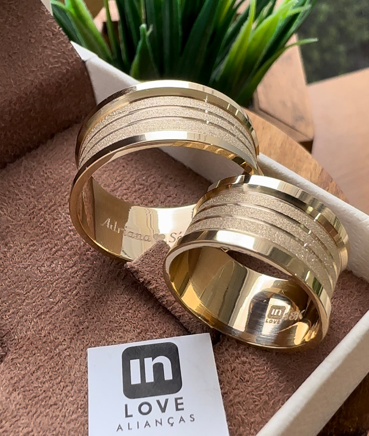 Alianças de Casamento em Ouro 18k - Modelo Favorite | 10mm | 12x R$750