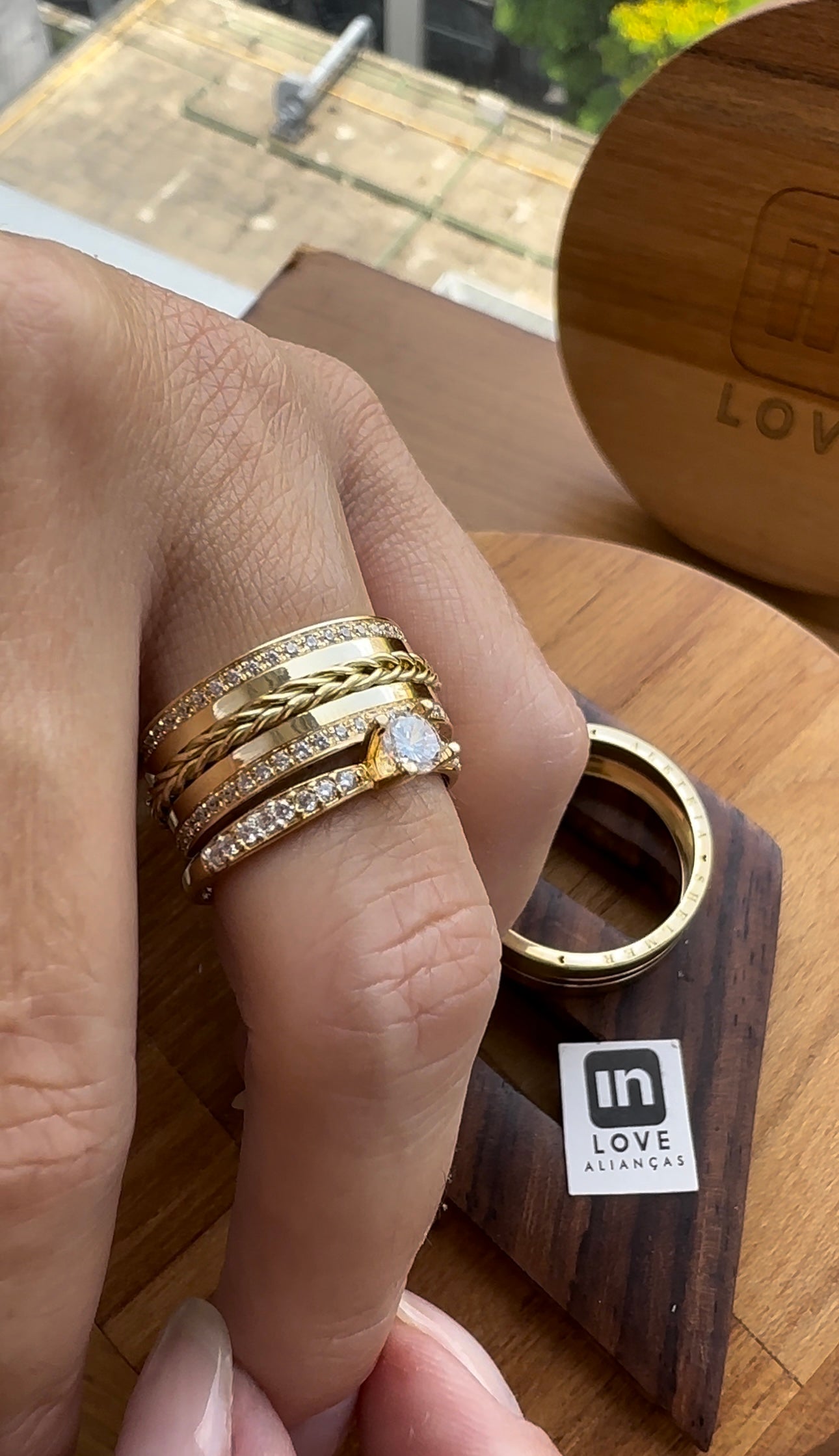 Alianças de Casamento em Ouro 18k - Modelo Jeito de Sentir | 8mm | 12x R$999.16