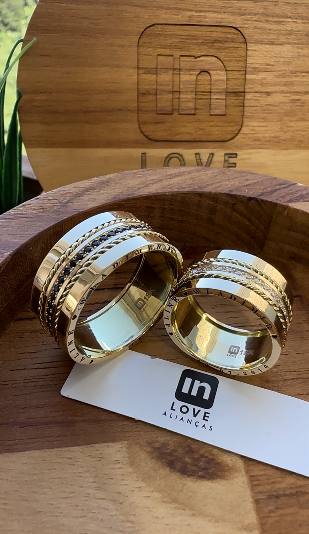 Alianças de Casamento em Ouro 18k - Modelo Bem Que Se Quis | 10mm | 12x R$1.723,33