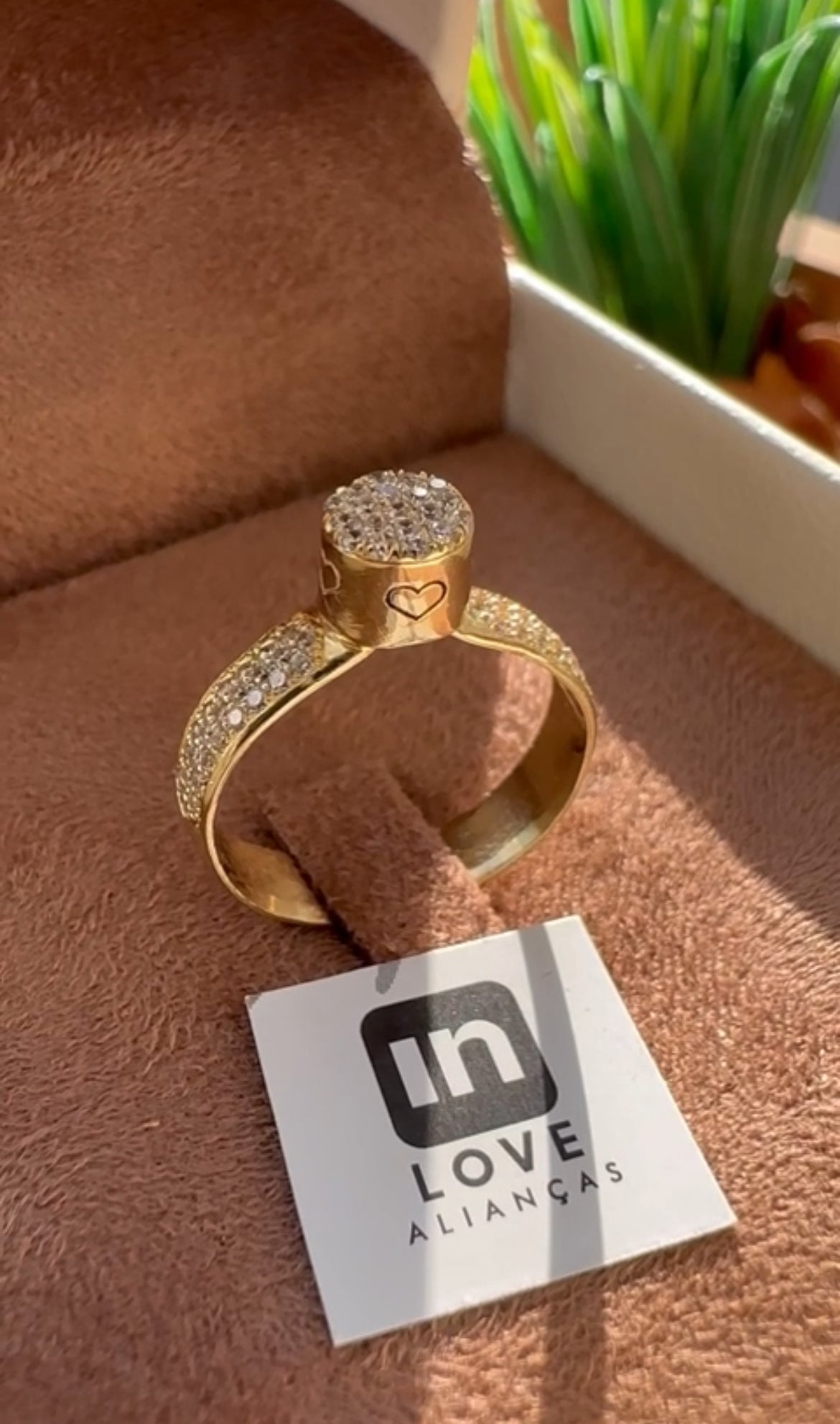 Anel Solitário Sonhos em Ouro 18k -  12x R$316,66
