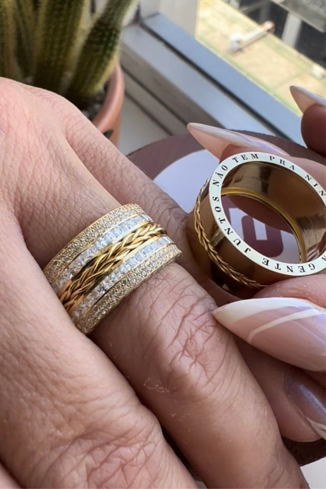Alianças de Casamento em Ouro 18k - Modelo A Gente Junto | 10mm | 12x R$1.890