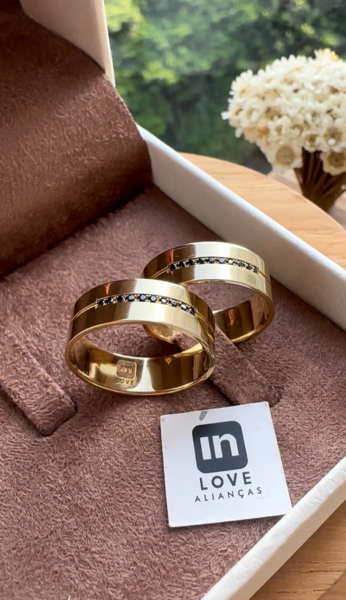 Alianças de Casamento em Ouro 18k - Modelo Segredos | 6mm | 12x R$466,66