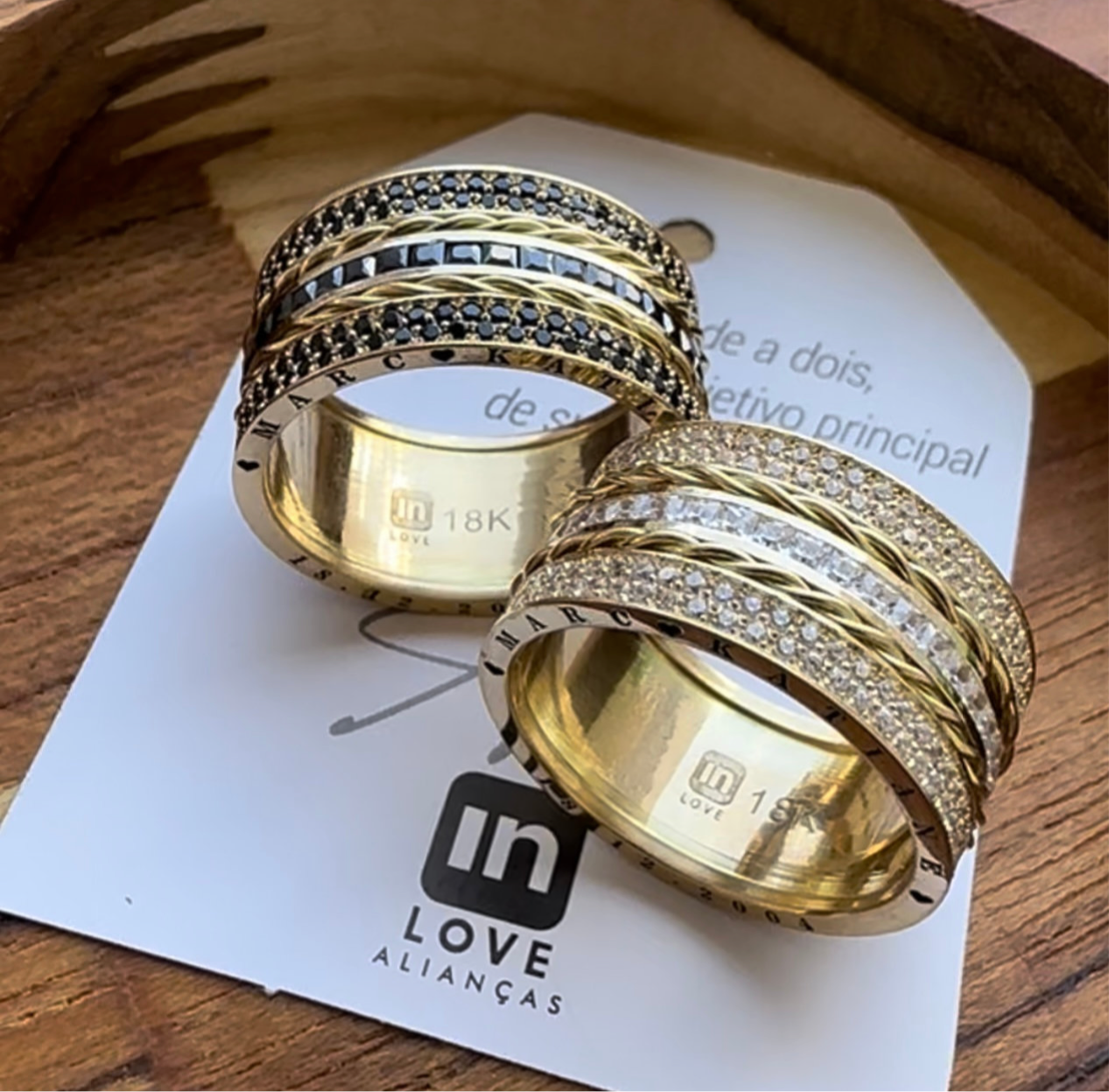 Alianças de Casamento em Ouro 18k - Modelo Ainda Bem | 10mm | 12x R$2.166 Sem Juros