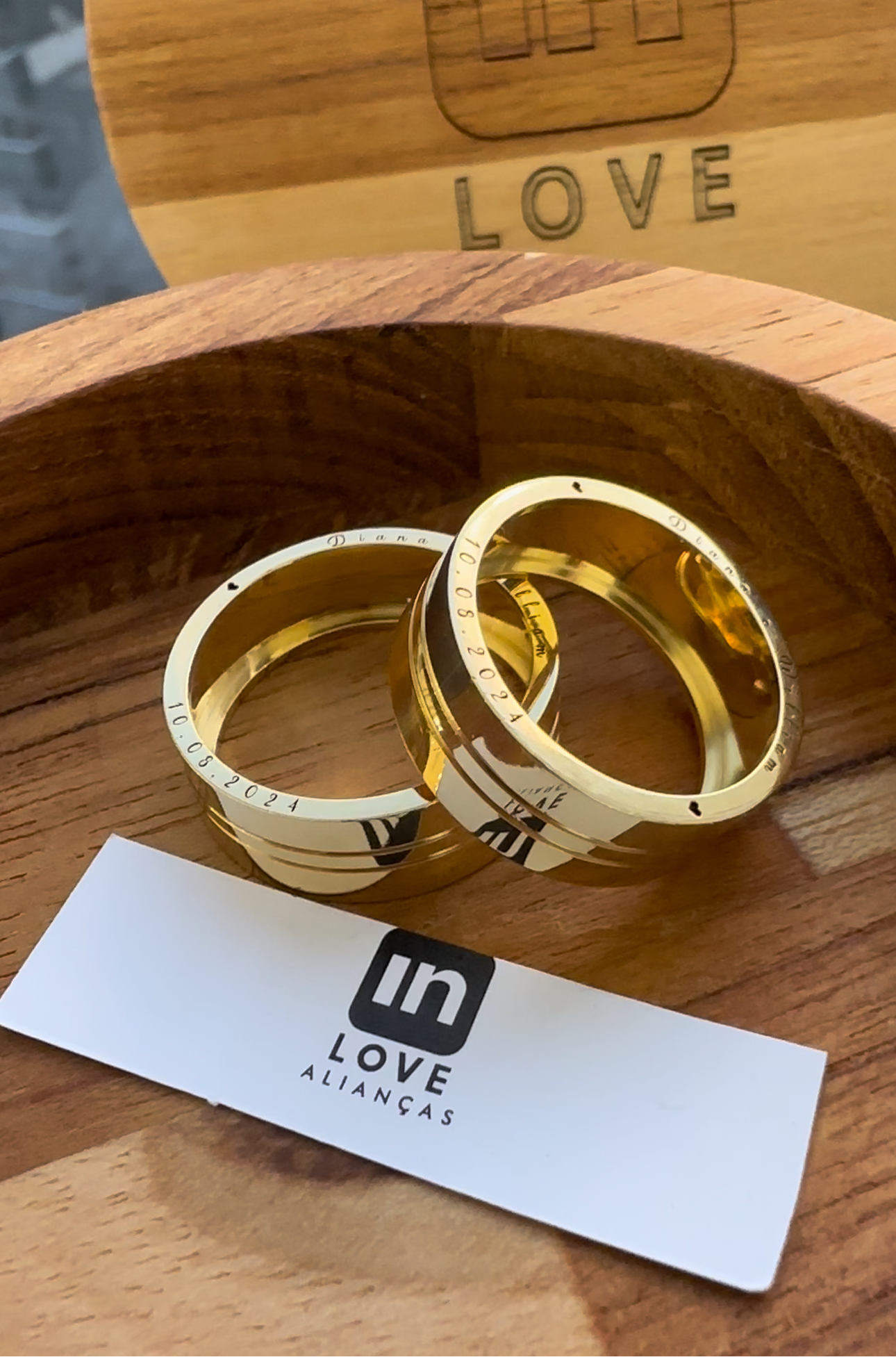 Alianças de Casamento em Ouro 18k - Modelo Joy | 8mm | 12x R$832,50