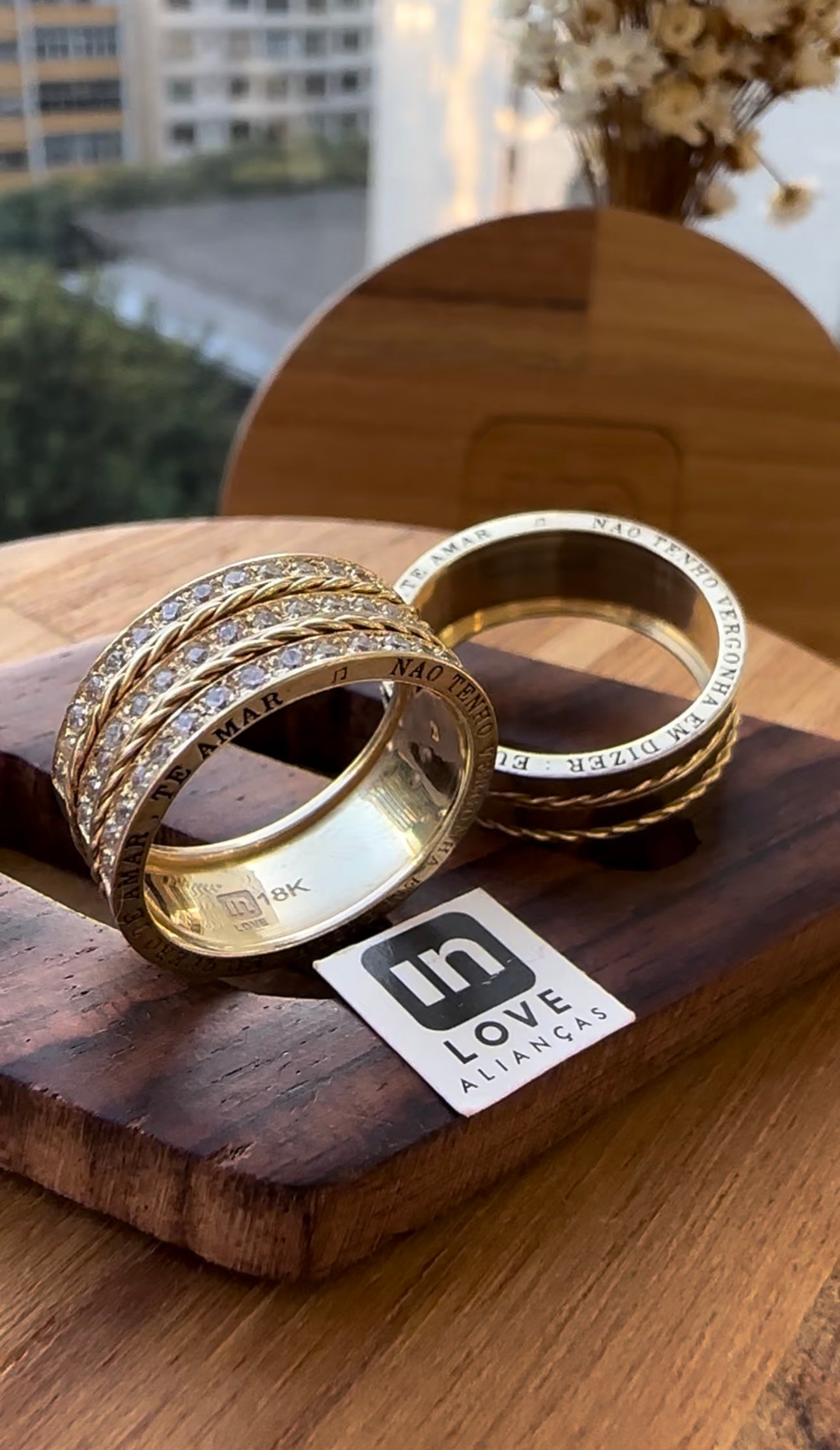 Alianças de Casamento em Ouro 18k - Modelo Momentos | 8mm | 12x R$999.16