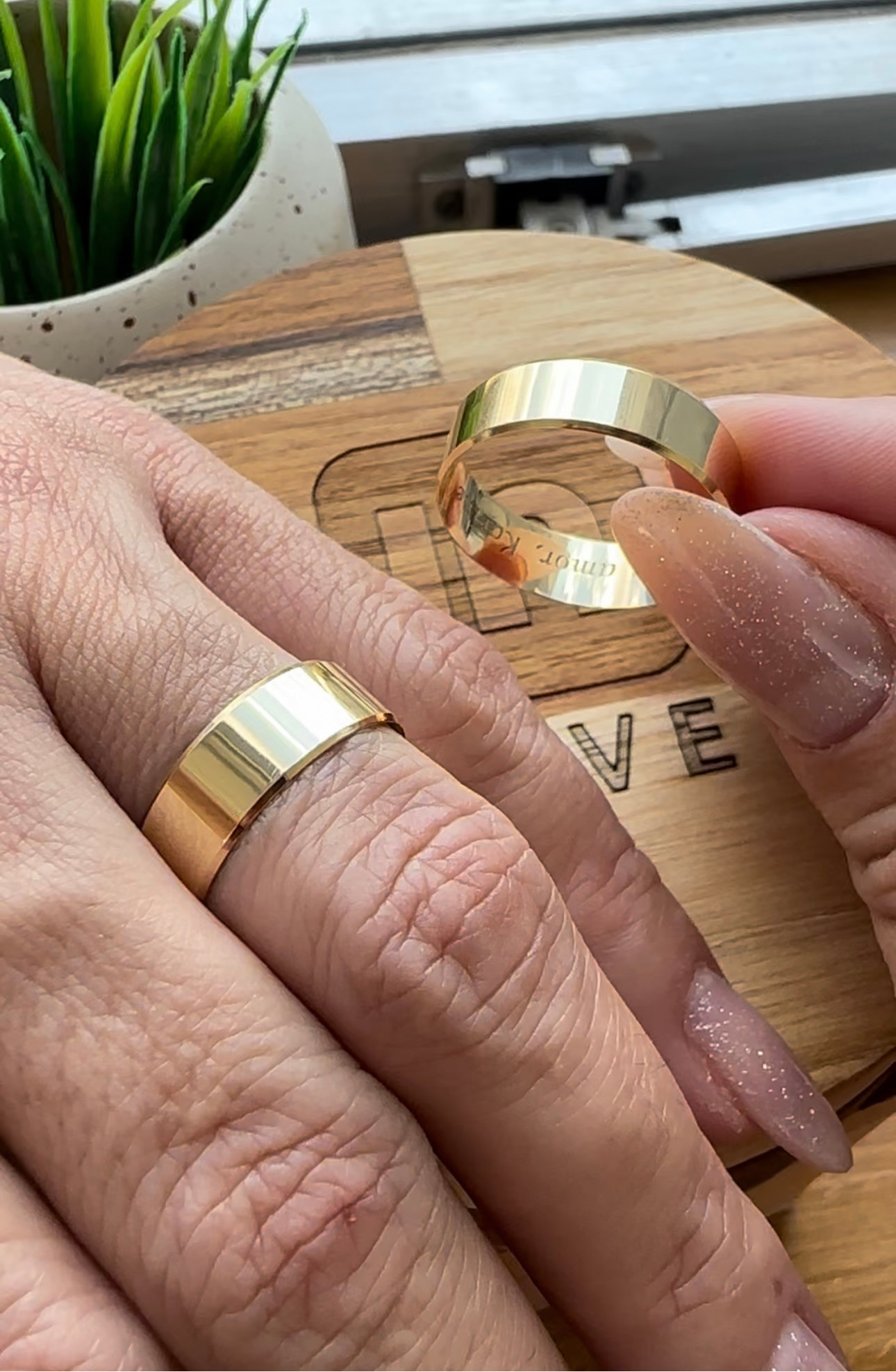 Alianças de Casamento em Ouro 18k - Modelo Sonho Bom | 6mm | 12x R$499