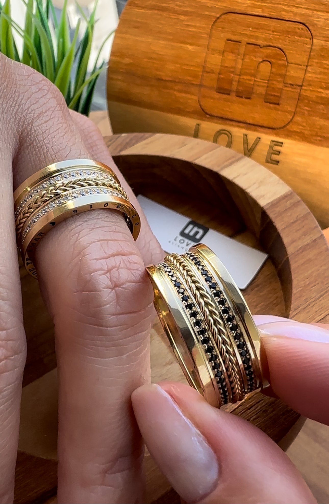 Alianças de Casamento em Ouro 18k - Modelo Nosso Santo Bateu | 10mm | 12x R$1.556,66