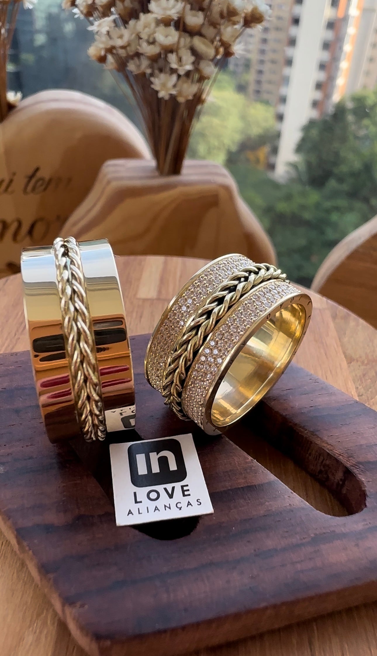 Alianças de Casamento em Ouro 18k - Modelo Eternity | 10mm | 12x R$1.833