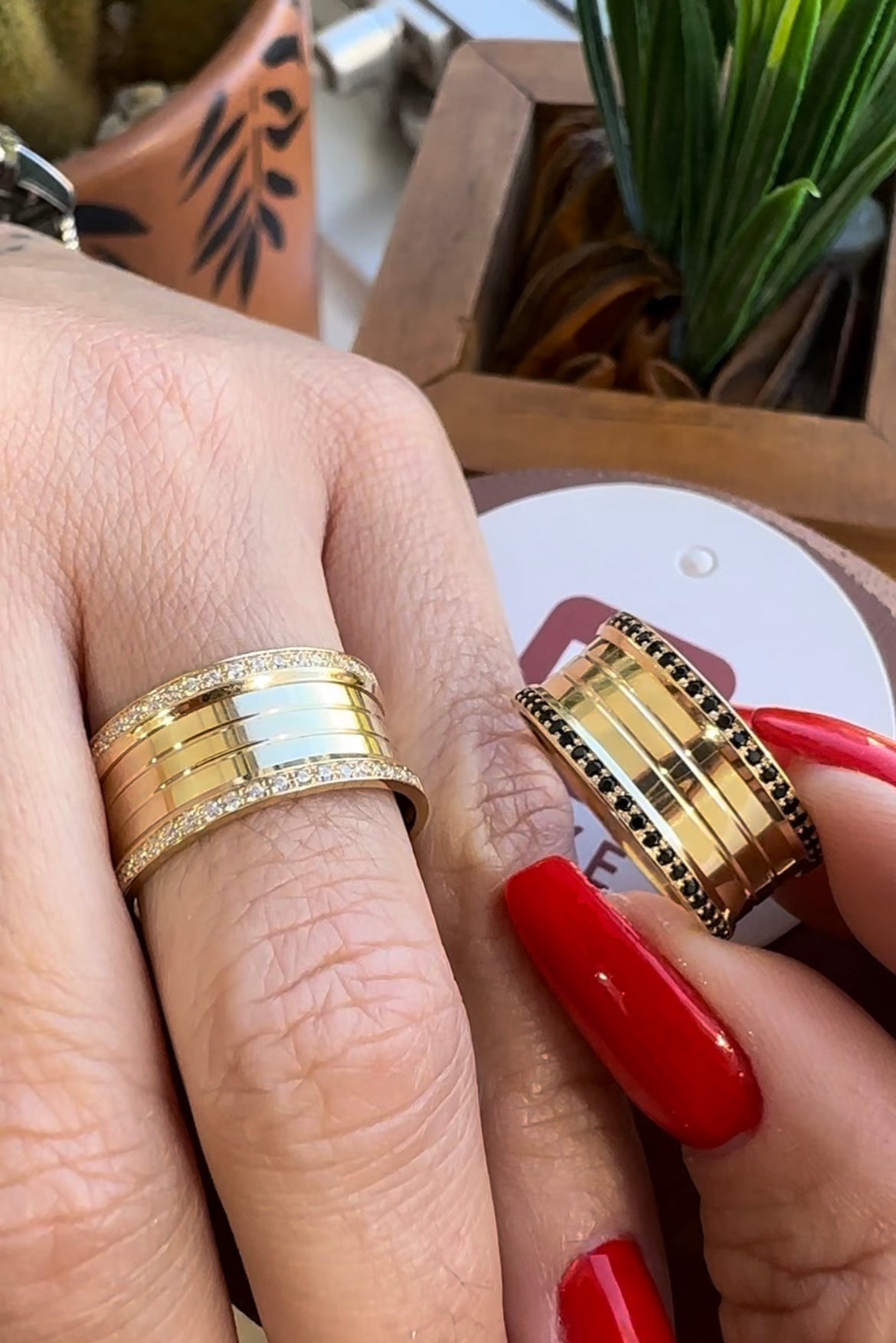 Alianças de Casamento em Ouro 18k - Modelo Paraíso | 9mm | 12x R$980