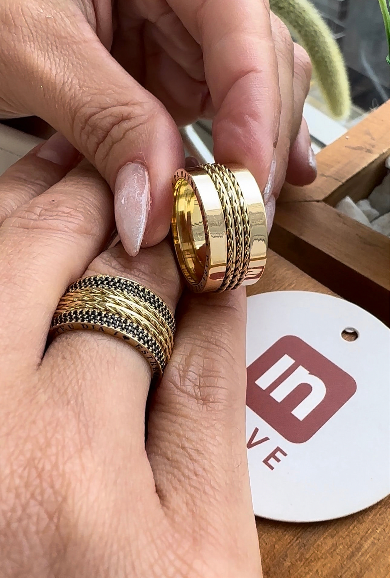 Alianças de Casamento em Ouro 18k - Modelo Esse Amor | 10mm | 12x R$1.915