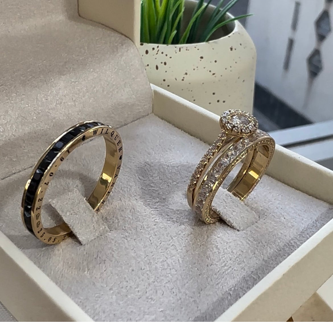 Alianças de Casamento em Ouro 18k - Modelo Gold Love Duo | 3mm | 12x R$866,66