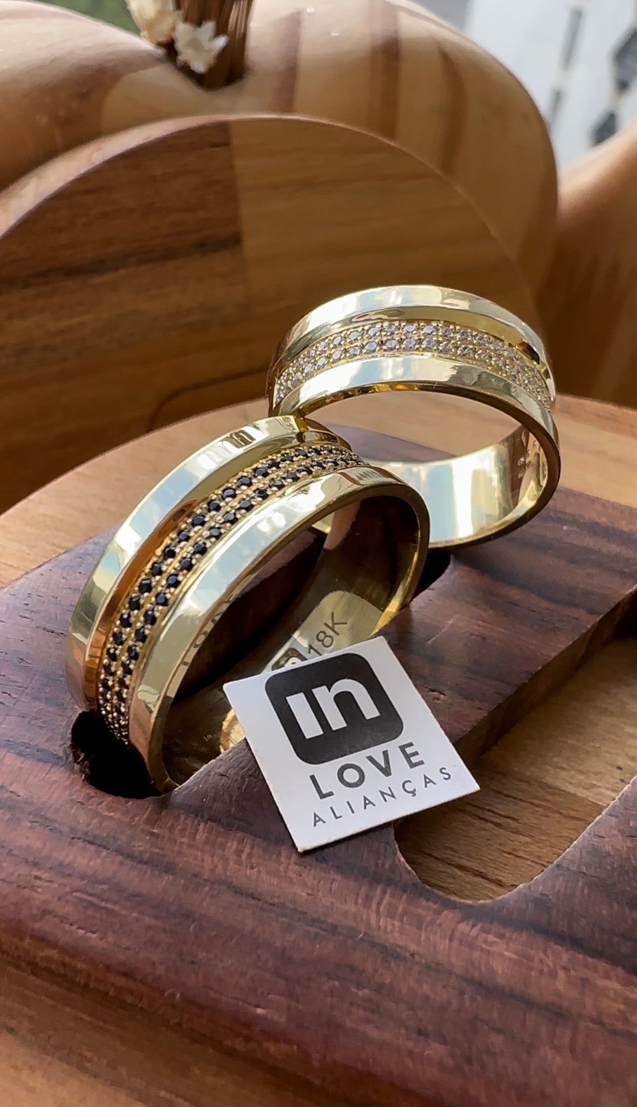 Alianças de Casamento em Ouro 18k - Modelo Capítulos | 7mm | 12x R$833