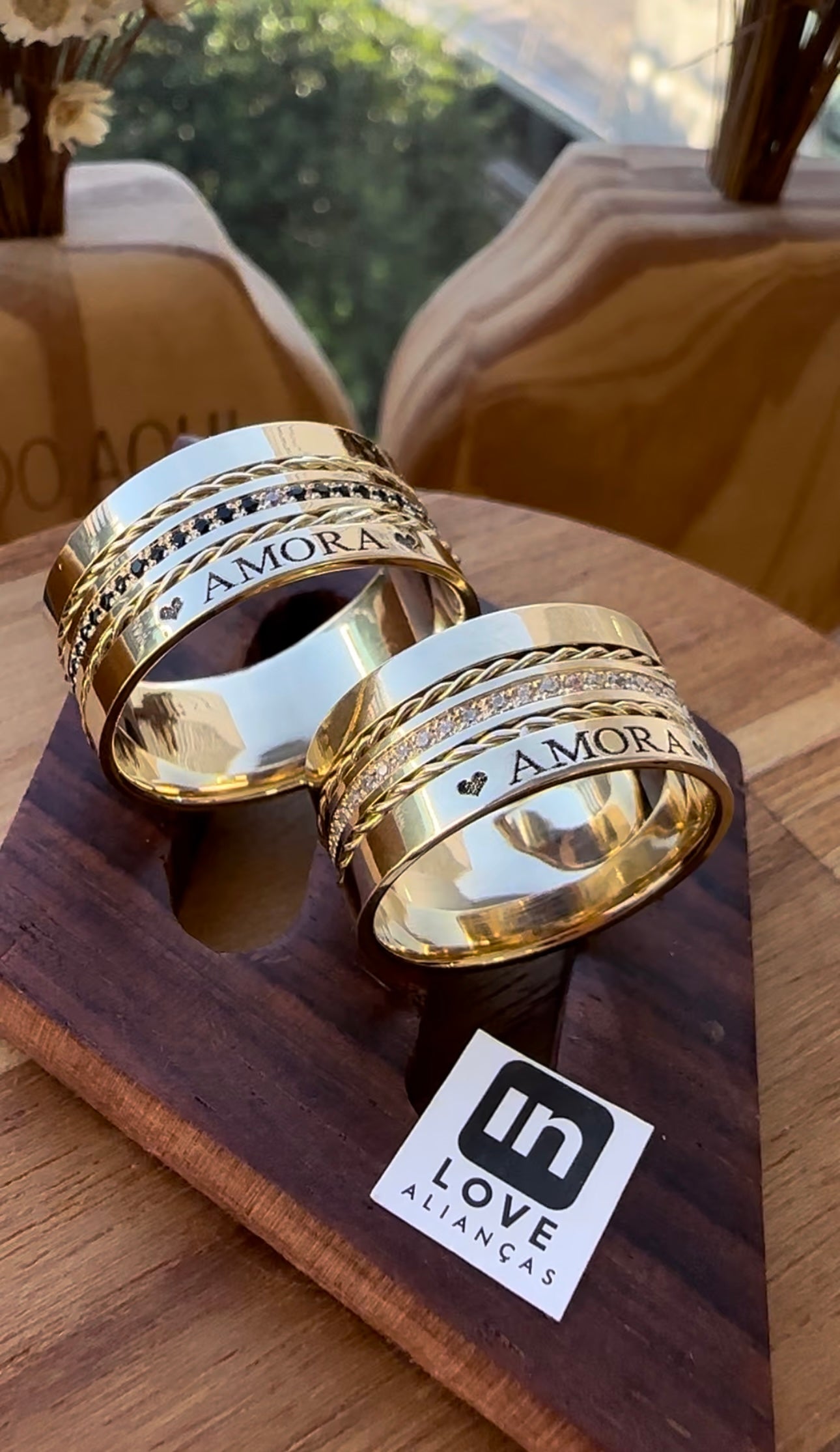 Alianças de Casamento em Ouro 18k - Modelo Bem me Quer | 10mm | 12x R$1.831,66