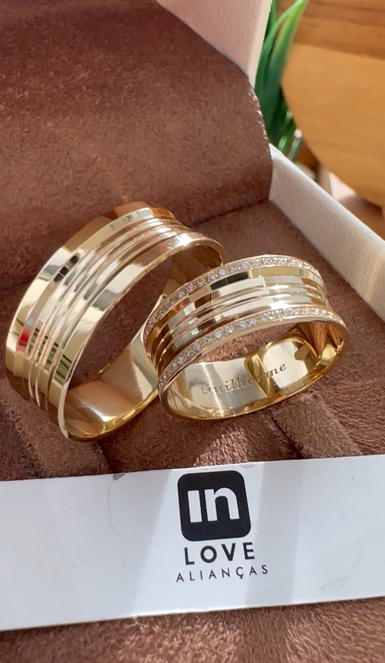 Alianças de Casamento em Ouro 18k - Modelo Paraíso | 7mm | 12x R$599