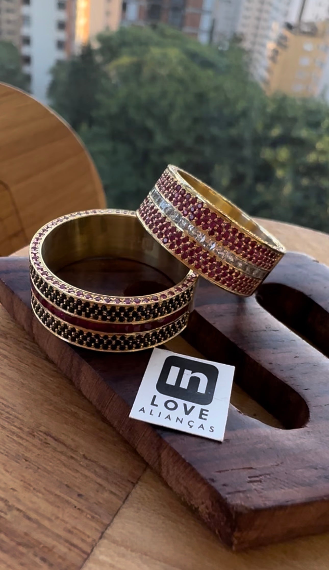 Alianças de Casamento em Ouro 18k - Modelo Cumplicidade | 8mm | 12x R$2.177,08
