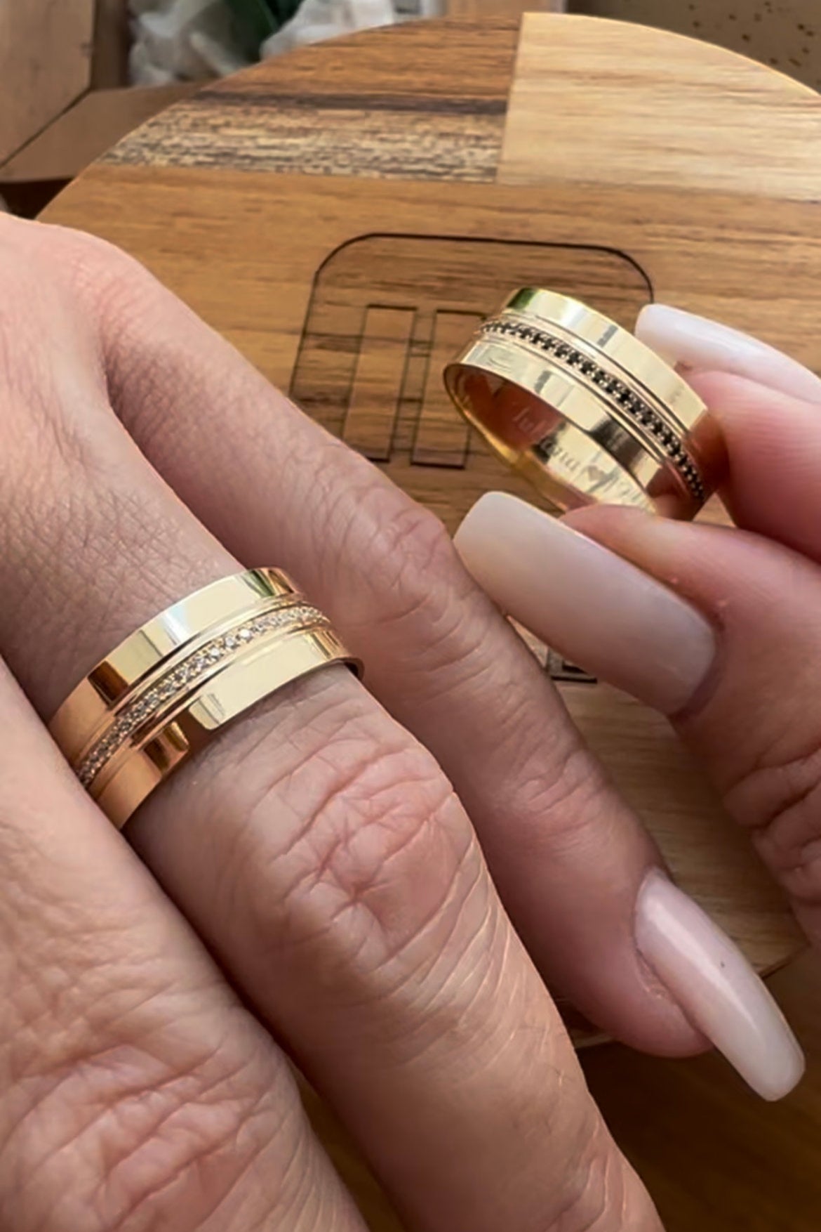 Alianças de Casamento em Ouro 18k - Modelo Suíça | 7mm | 12x R$623,33