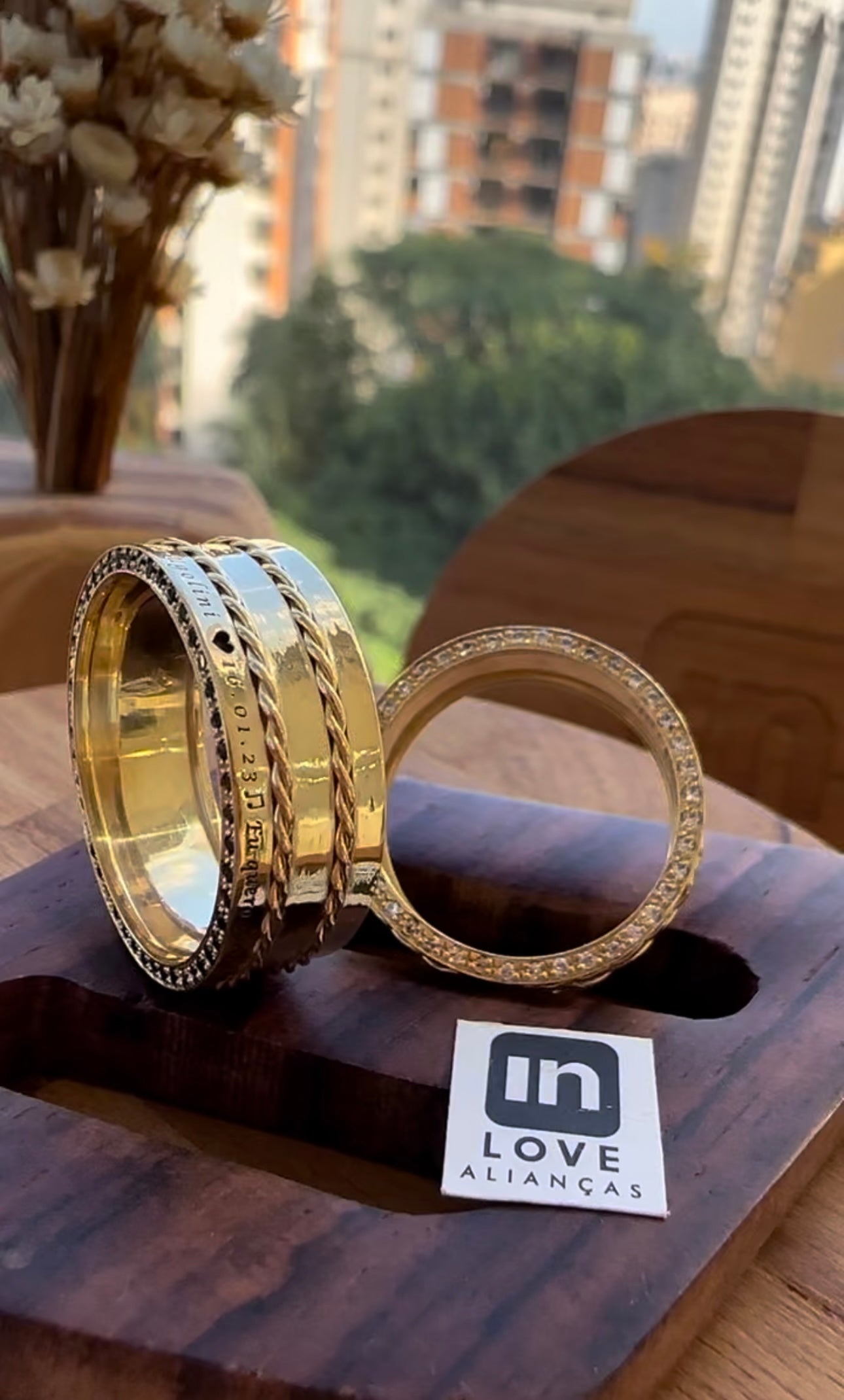 Alianças de Casamento em Ouro 18k - Modelo Partilhar | 8mm | 12x R$1.325