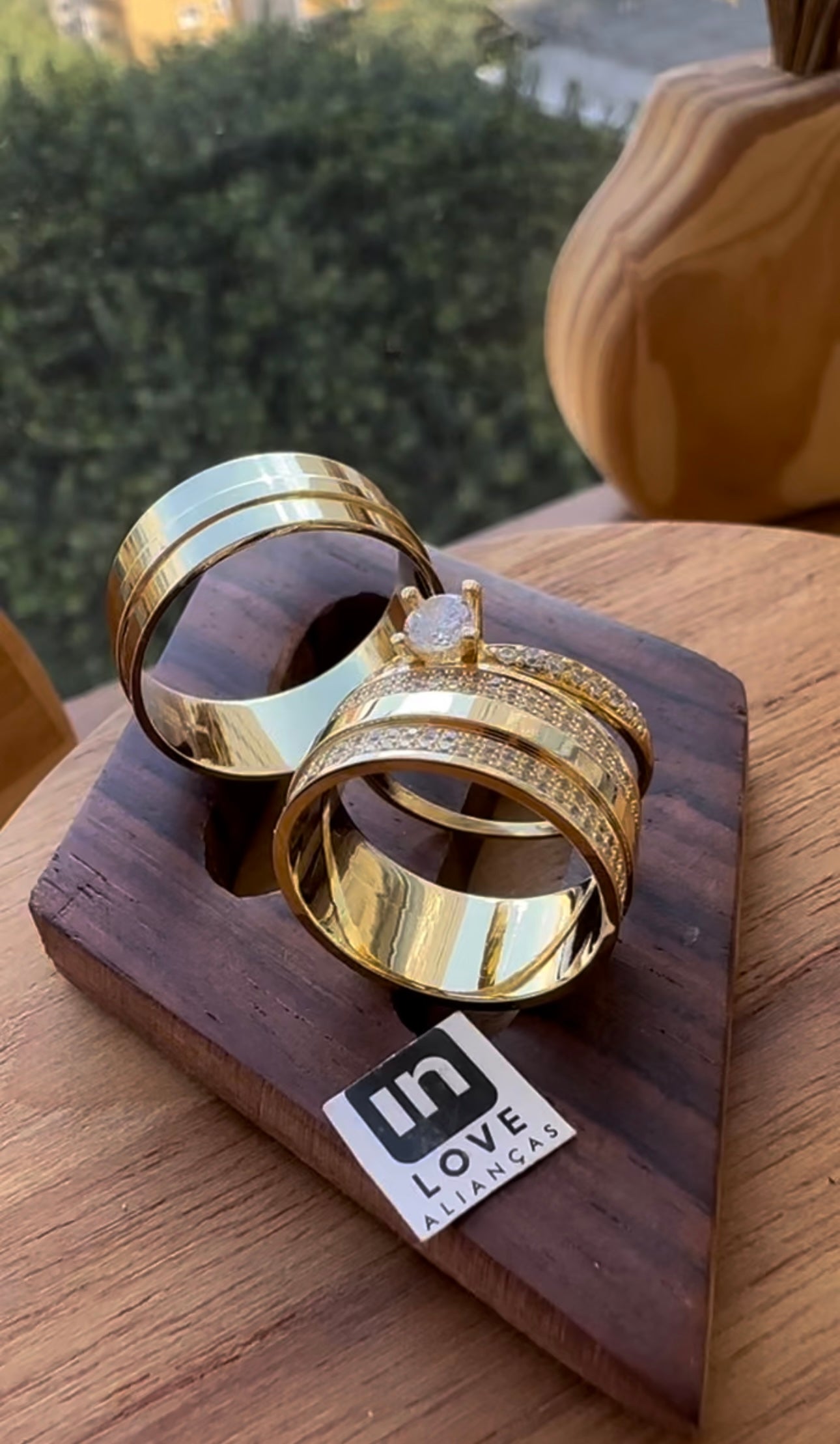 Alianças de Casamento em Ouro 18k - Modelo Perfeição | 8mm | 12x R$833