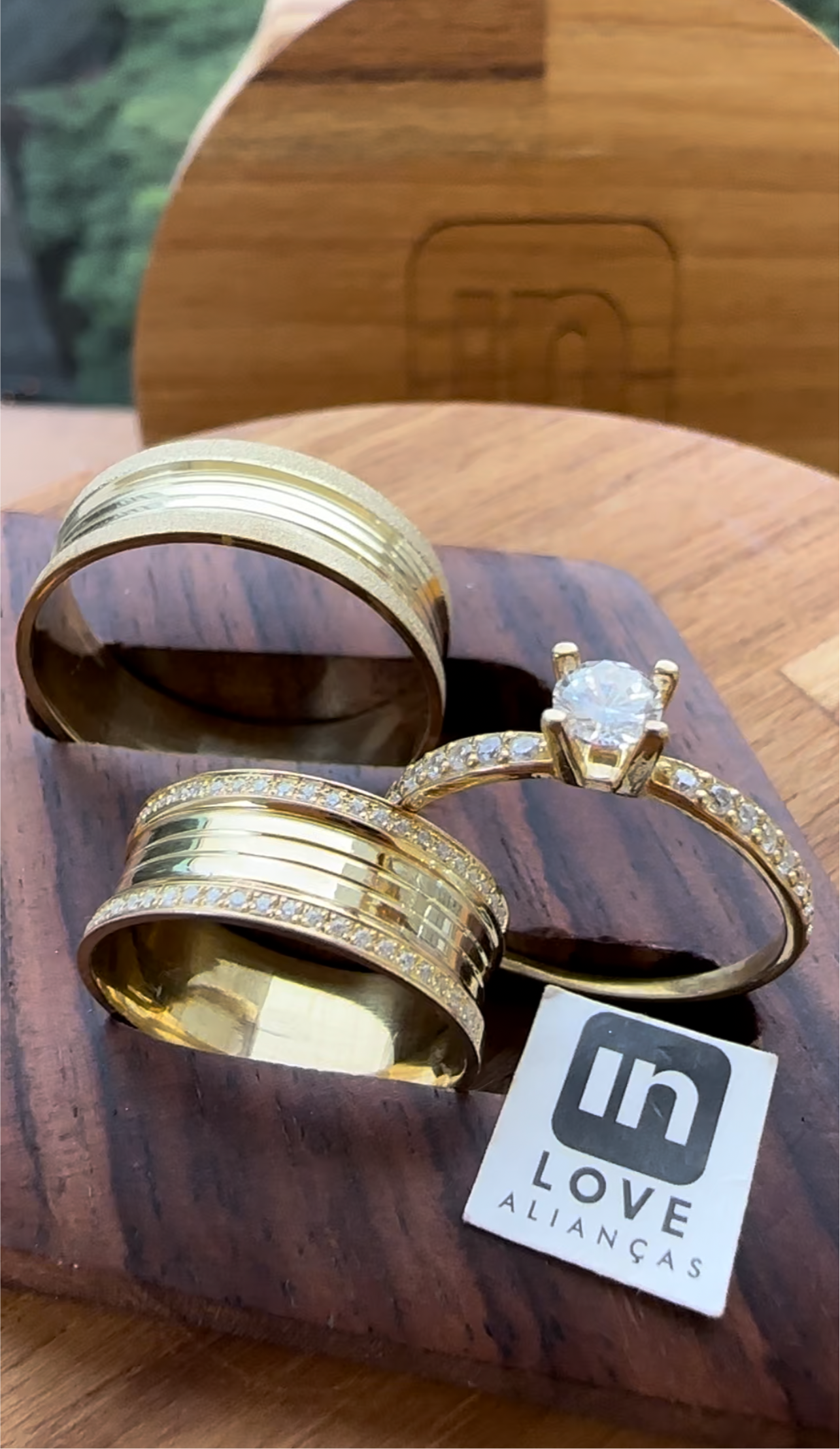 Alianças de Casamento em Ouro 18k - Modelo Paraíso | 7mm | 12x R$499