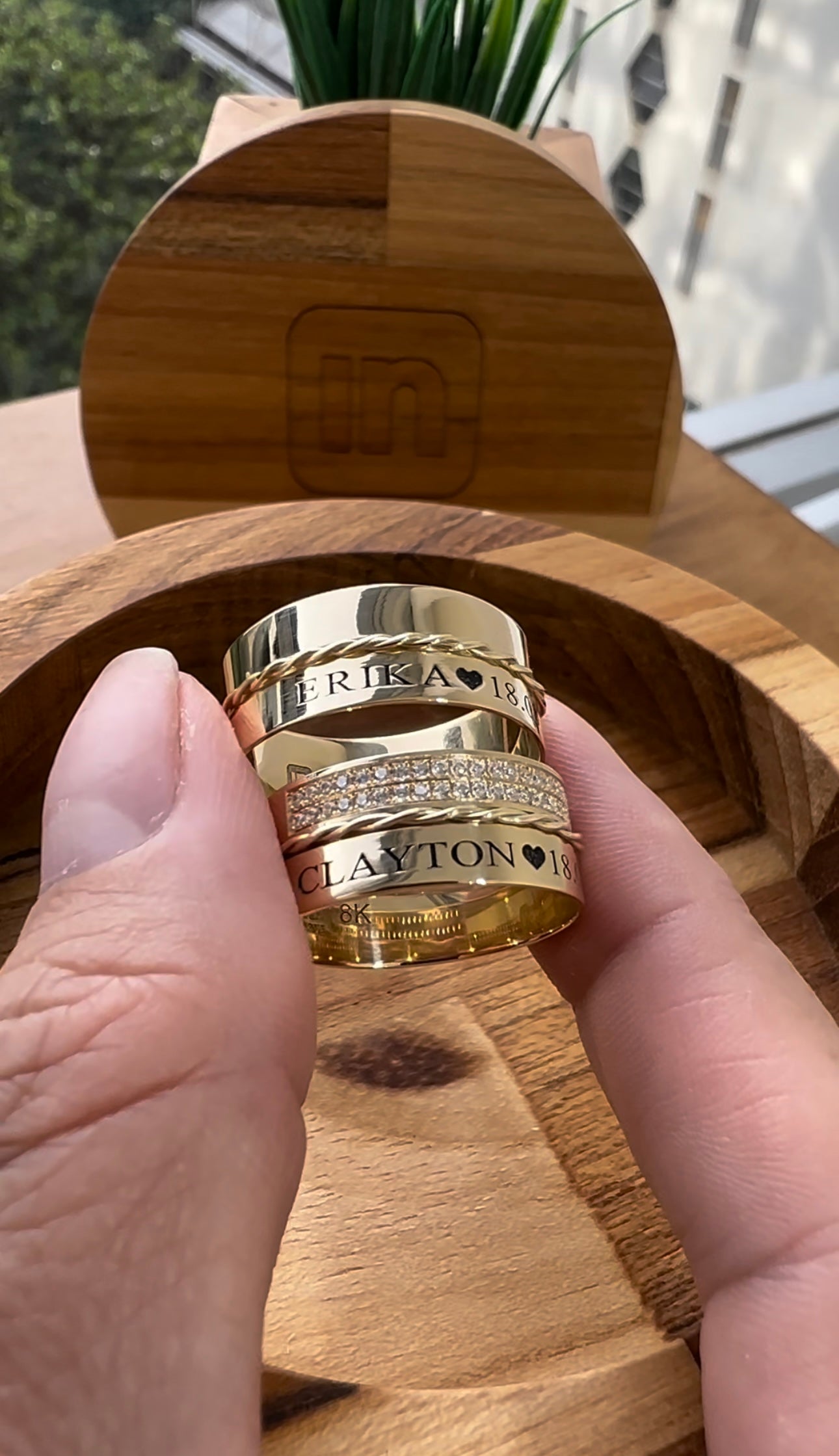 Alianças de Casamento em Ouro 18k - Modelo Encanto | 8mm | 12x R$778,33