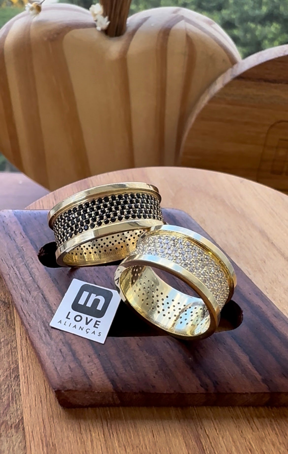 Alianças de Casamento em Ouro 18k - Modelo Intense Duo | 9mm | 12x R$1.233,33