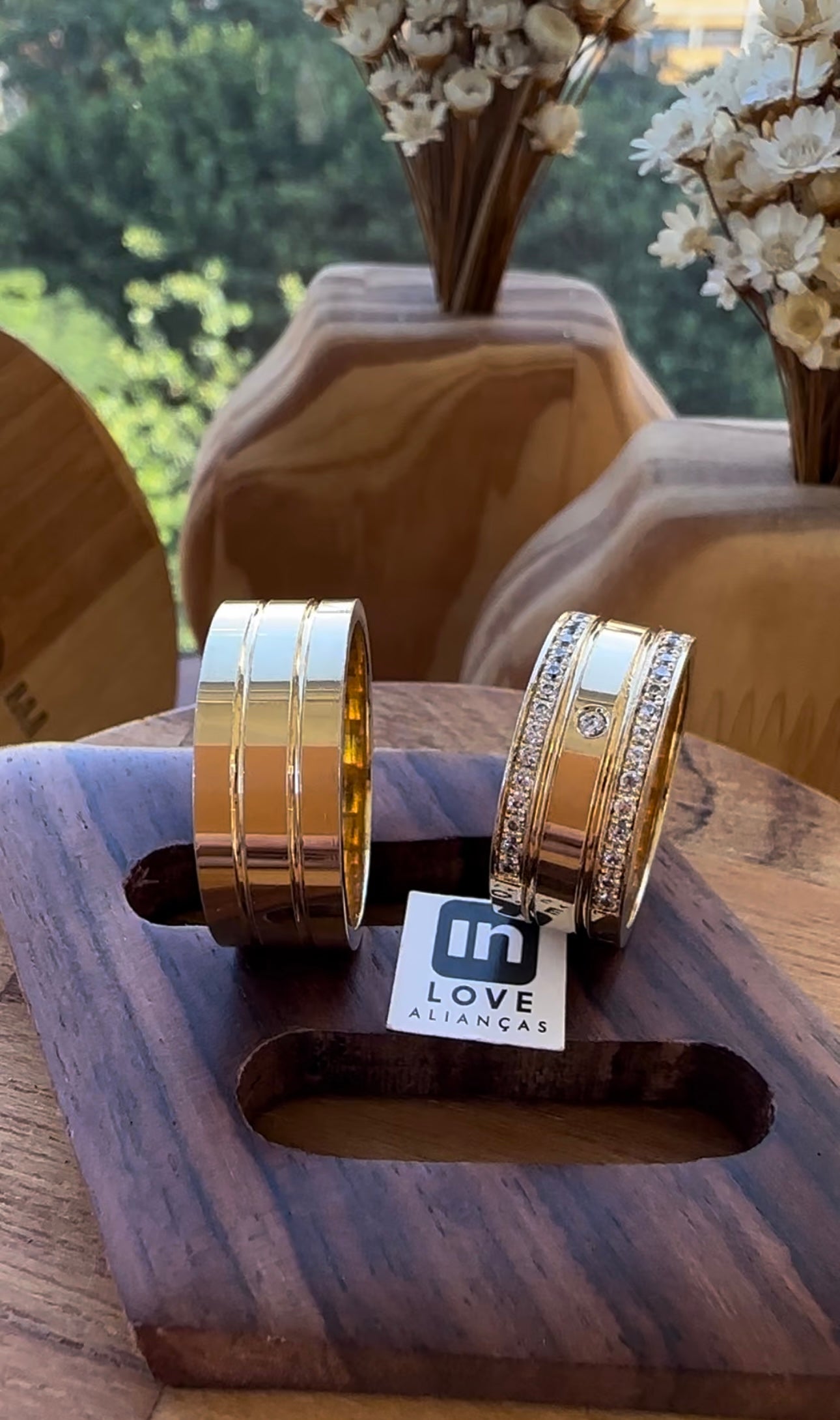 Alianças de Casamento em Ouro 18k - Modelo Nossa História | 8mm | 12x R$825