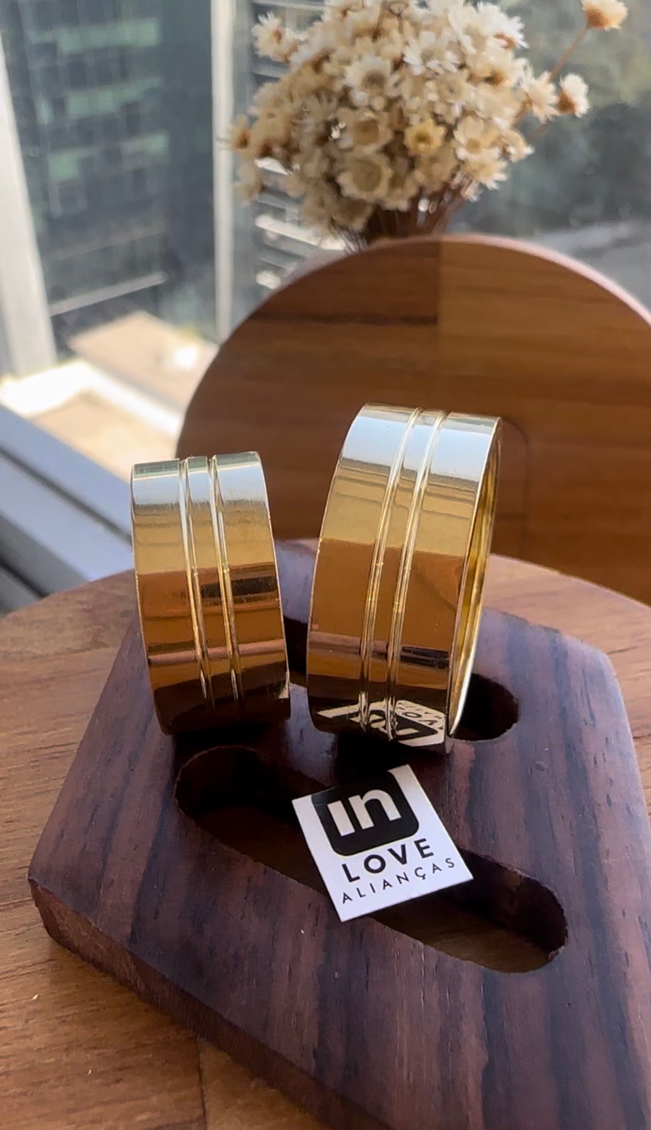Alianças de Casamento em Ouro 18k - Modelo Joy | 10mm | 12x R$999