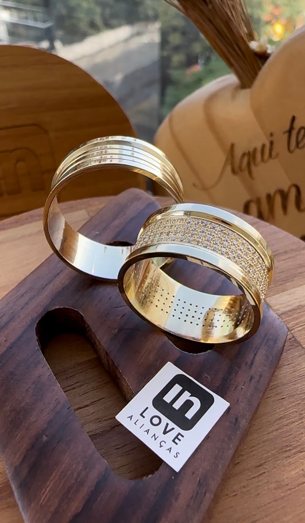 Alianças de Casamento em Ouro 18k - Modelo Maldivas | 9mm | 12x R$833