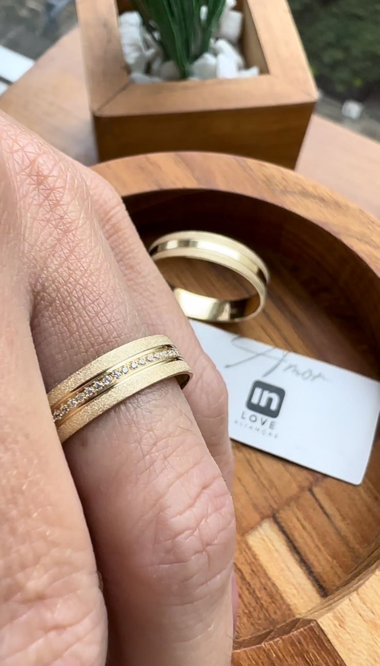 Alianças de Casamento em Ouro 18k - Modelo Amado | 5mm | 12x R$353,33