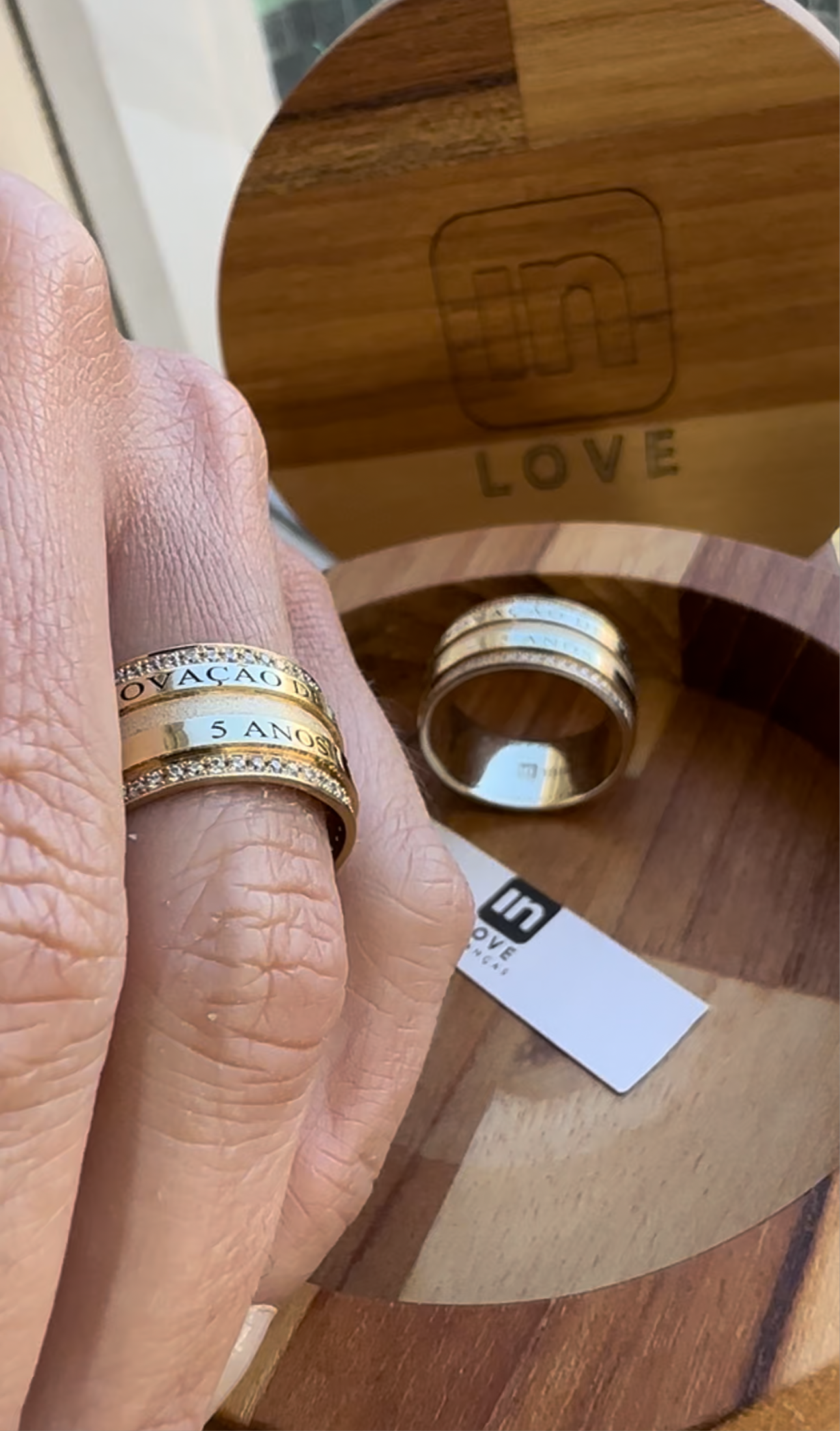 Alianças de Casamento em Ouro 18k - Modelo Coragem | 10mm | 12x R$1.241.66