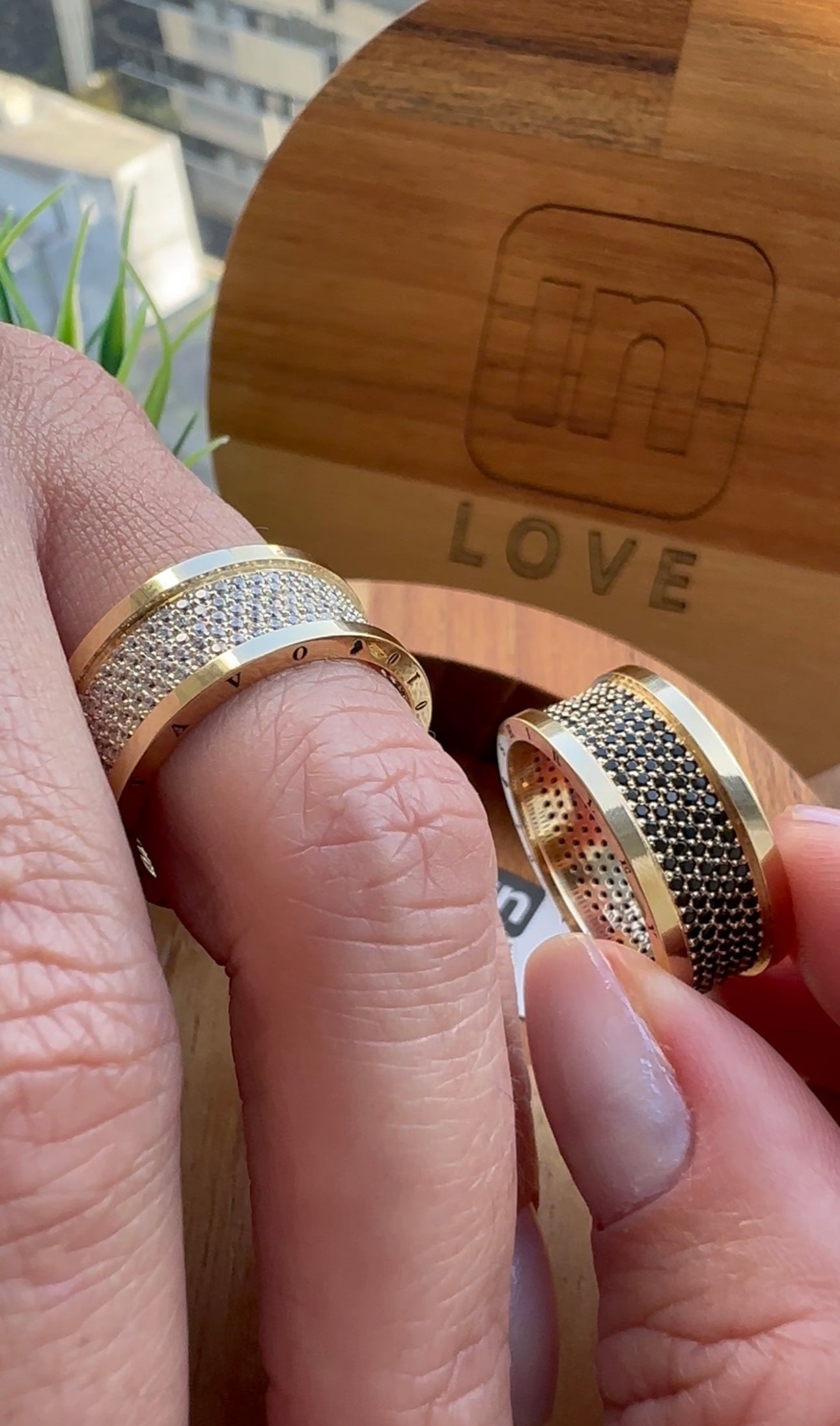 Alianças de Casamento em Ouro 18k - Modelo Intense Duo | 9mm | 12x R$1.233,33