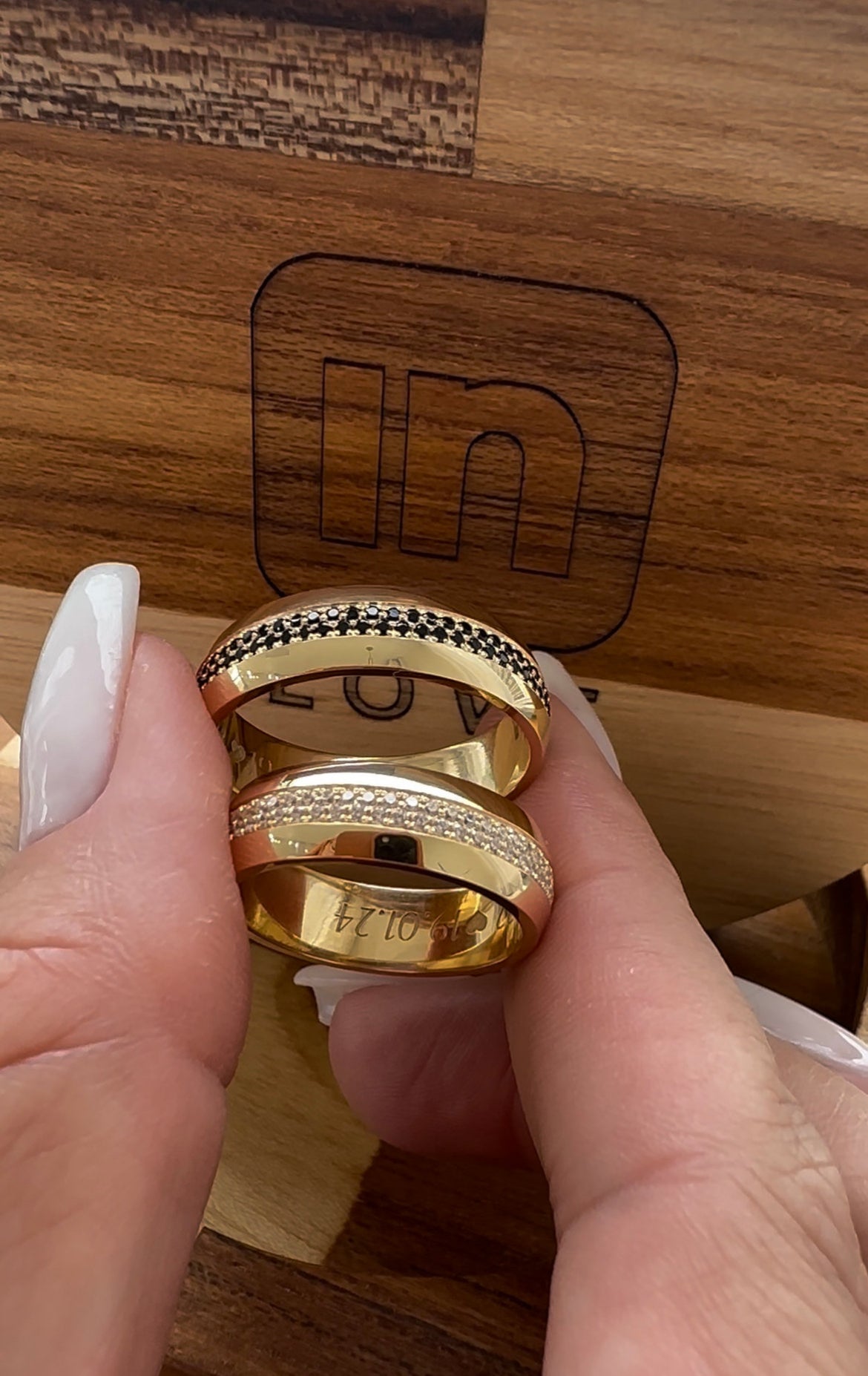 Alianças de Casamento em Ouro 18k - Modelo Paisagem | 6mm | 12x R$1.333