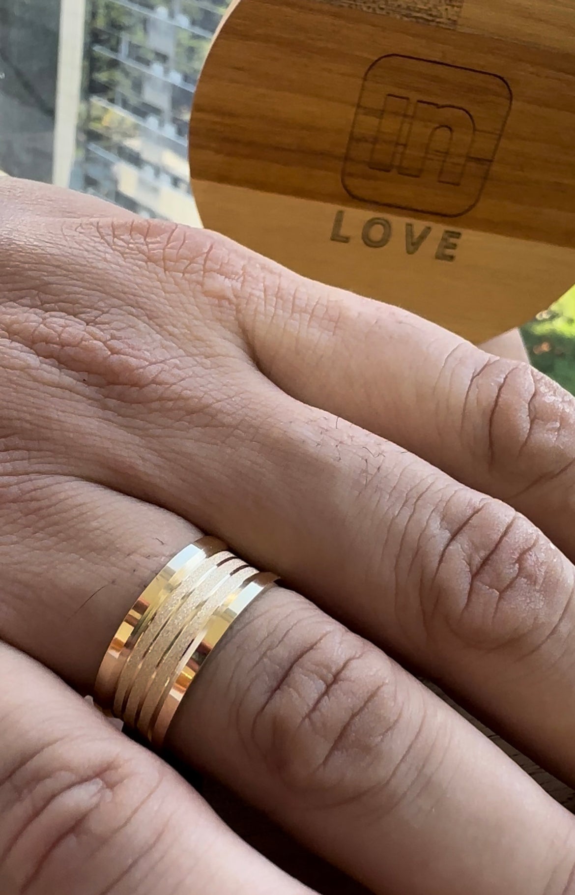 Alianças de Casamento em Ouro 18k - Modelo Paraíso | 9mm | 12x R$790