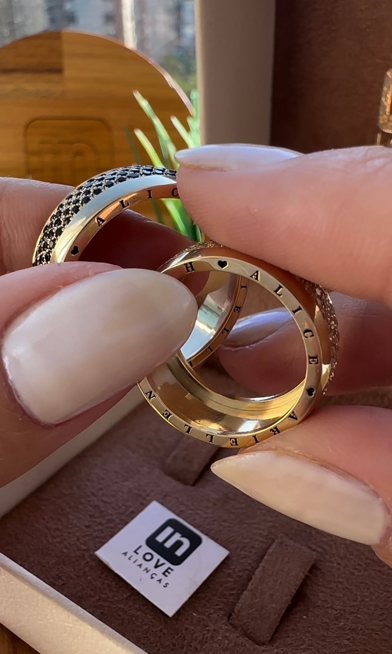 Alianças de Casamento em Ouro 18k - Modelo Sonho | 9mm | 12x R$1.833