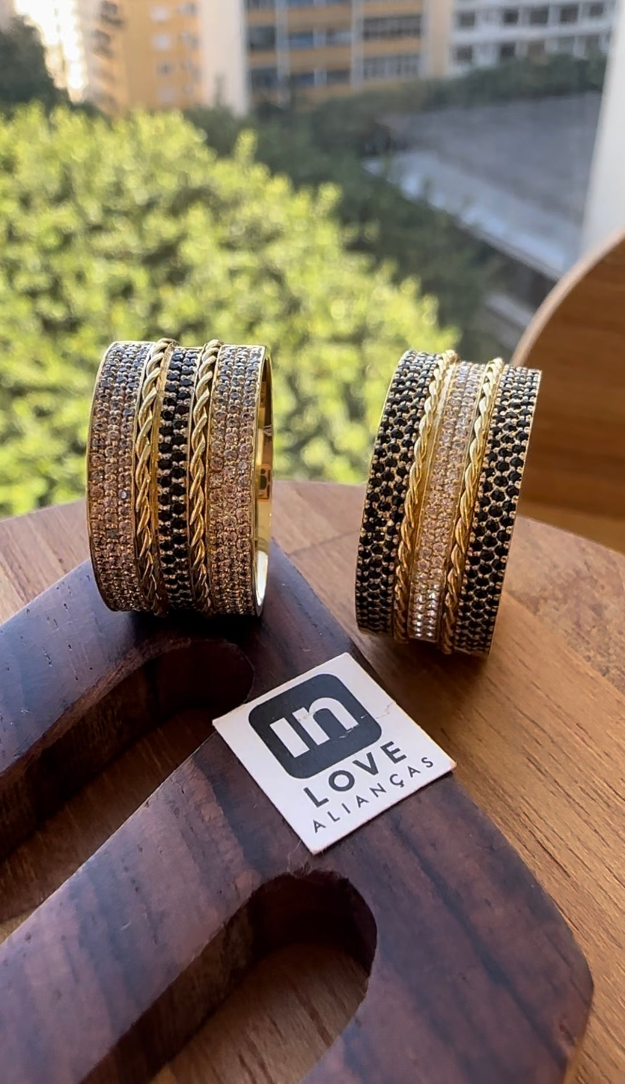 Alianças de Casamento em Ouro 18k - Modelo Pétalas | 10mm | 12x R$1.306,66