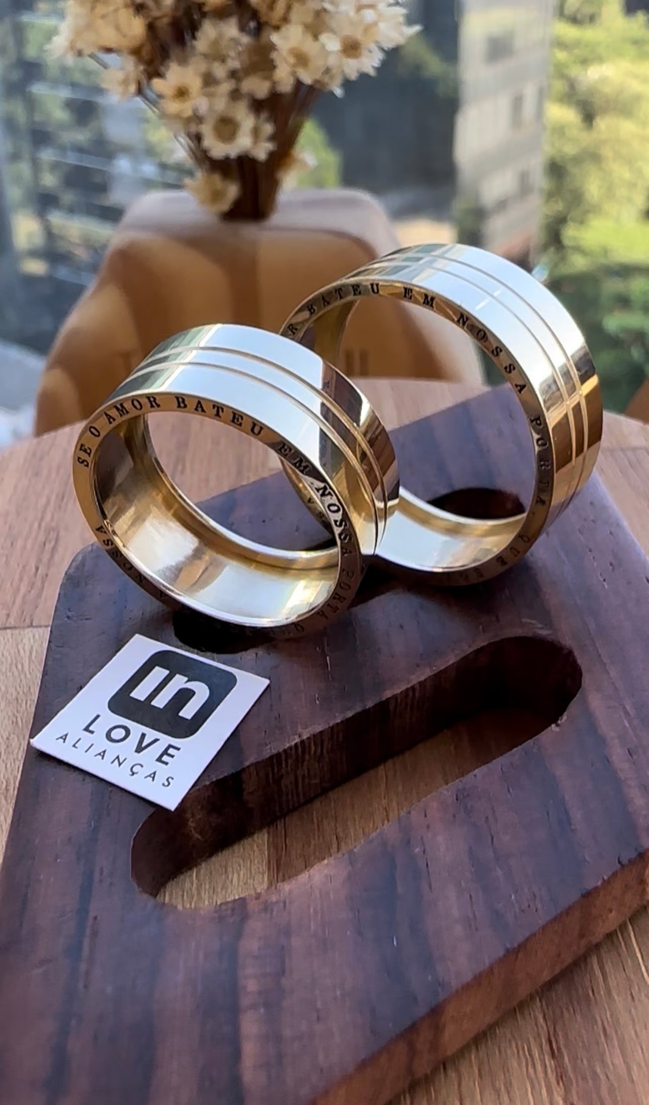 Alianças de Casamento em Ouro 18k - Modelo Joy | 8mm | 12x R$941,66