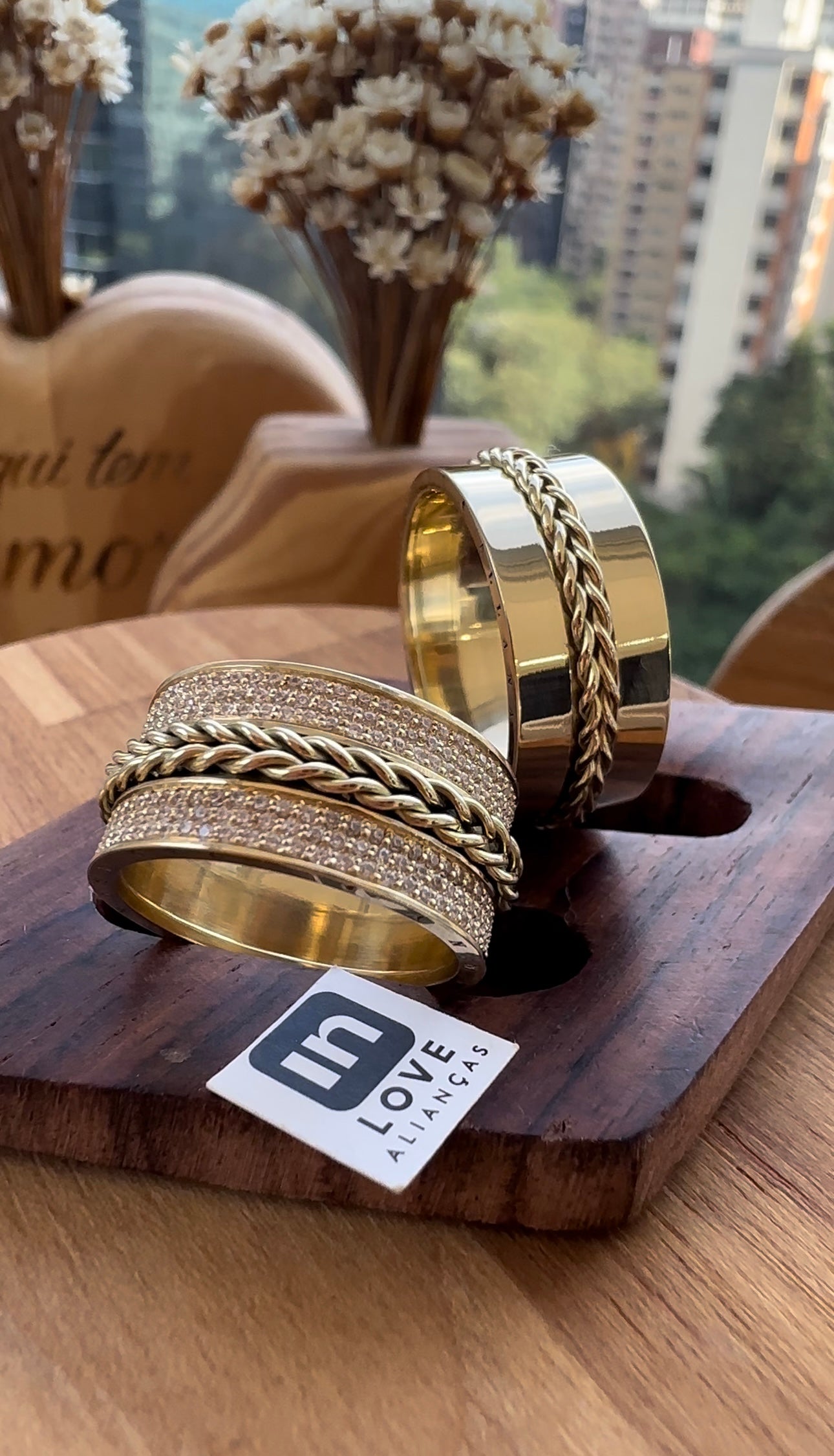 Alianças de Casamento em Ouro 18k - Modelo Eternity | 10mm | 12x R$1.833