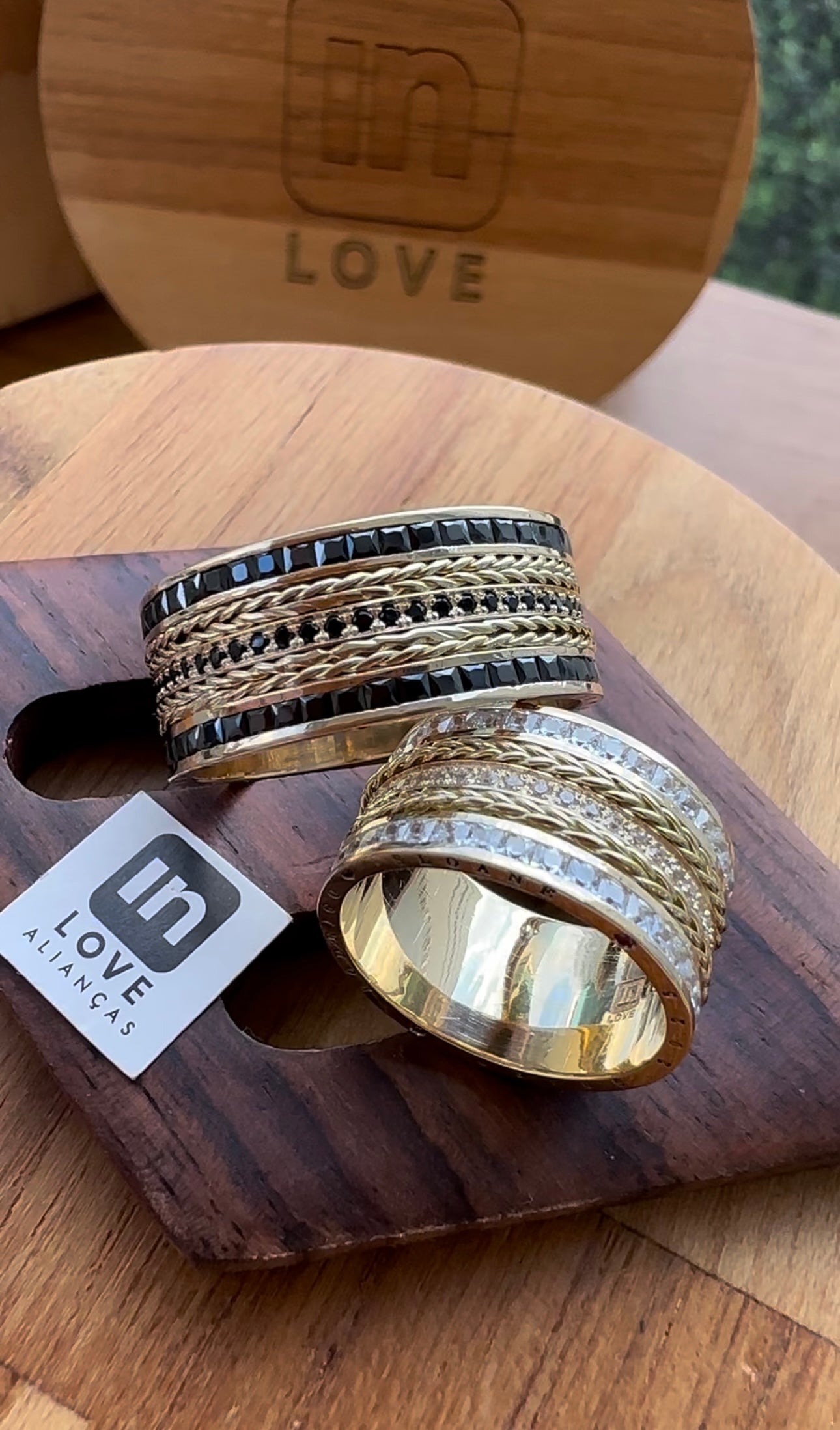Alianças de Casamento em Ouro 18k - Modelo Nossa Paixão | 10mm | 12x R$2.249