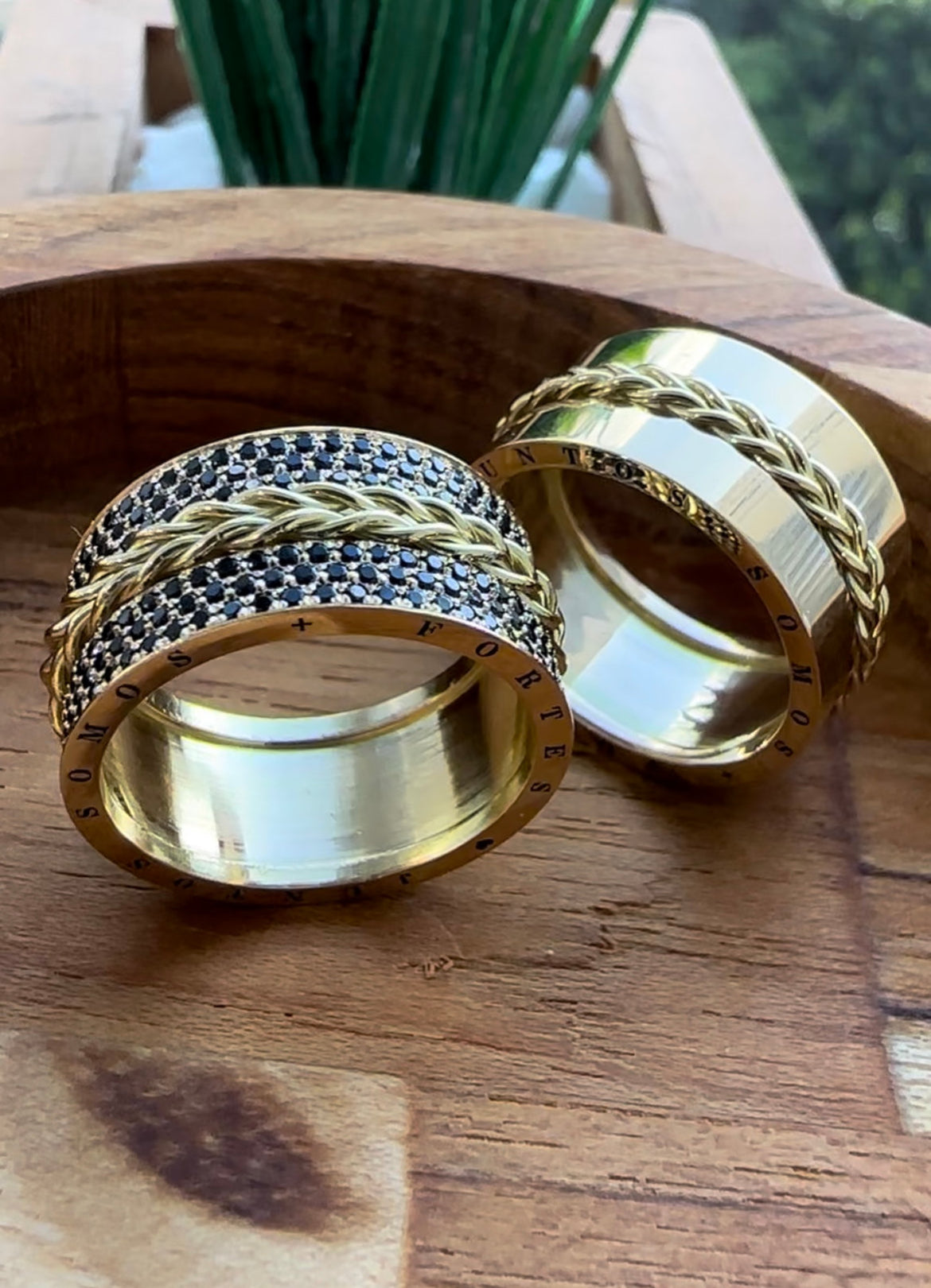 Alianças de Casamento em Ouro 18k - Modelo Eternity | 10mm | 12x R$1.833