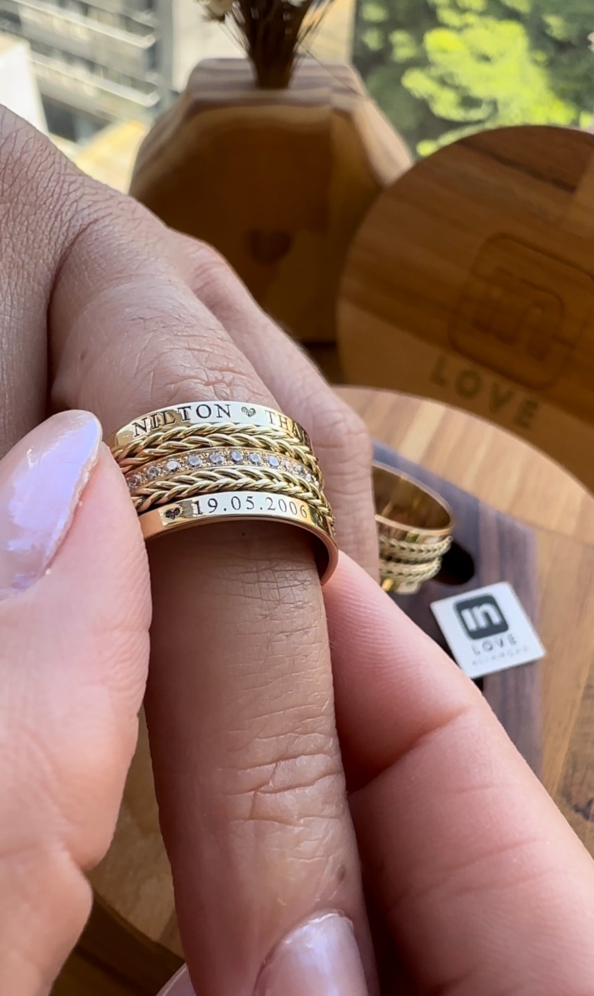 Alianças de Casamento em Ouro 18k - Modelo Nosso Dia | 10mm | 12x R$1.390