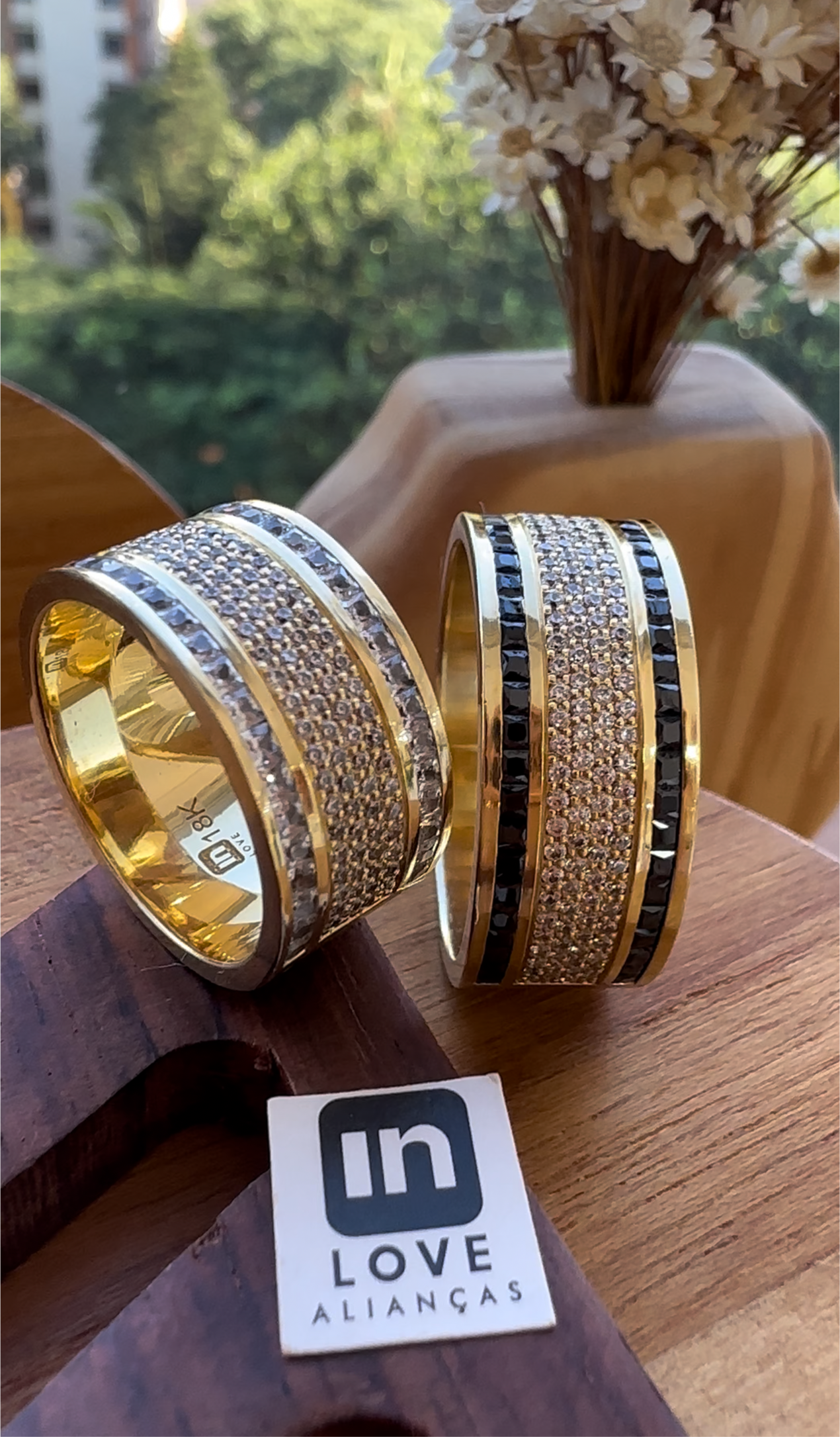 Alianças de Casamento em Ouro 18k - Modelo Afrodite | 10mm | 12x R$1.990